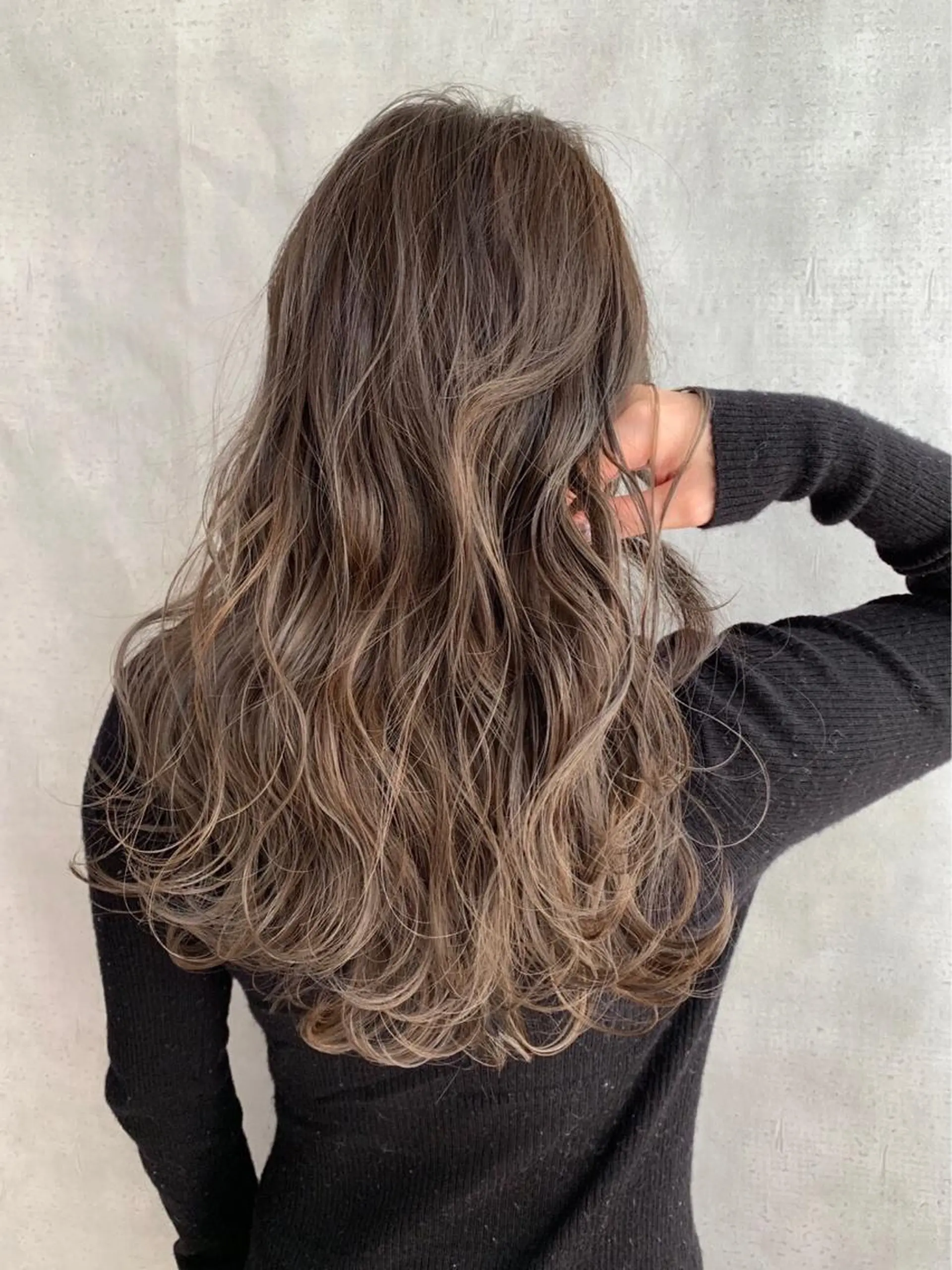 ロング カラー ハイライトカラー イルミナカラー ハイライト _WHITE 難波本店のヘアスタイル