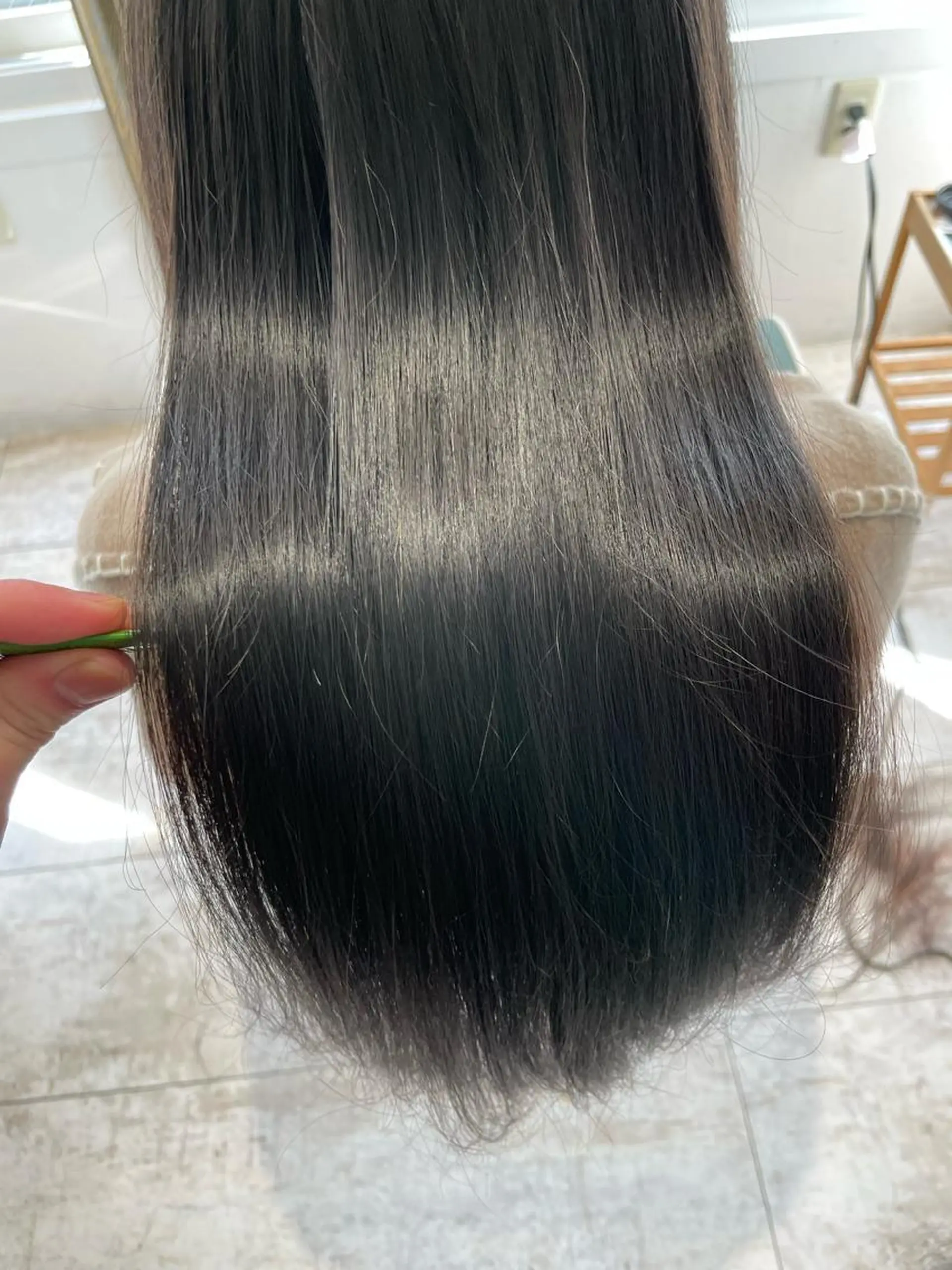 ロング esse大阪茶屋町店所属・レイヤーカット 新井田陽寿のヘアスタイル