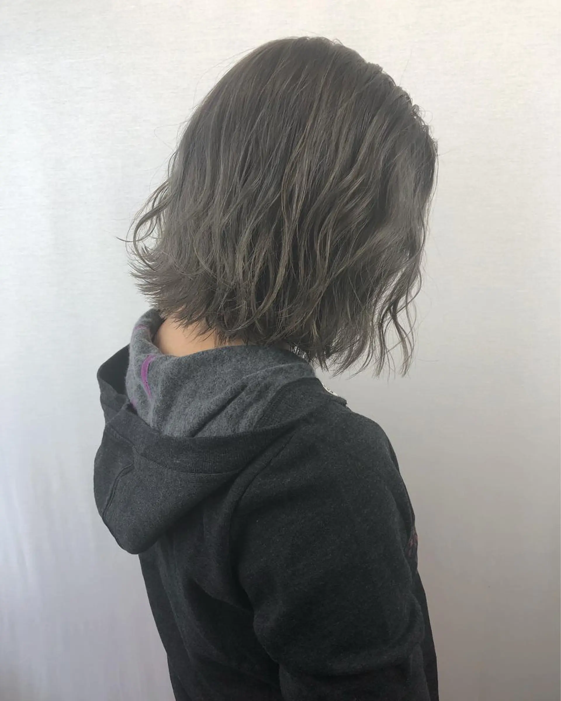 ショート カラー アッシュ ダブルカラー ホワイトアッシュ ヘアカラー 2nd所属・🤍2nd🤍田所 美希のヘアスタイル