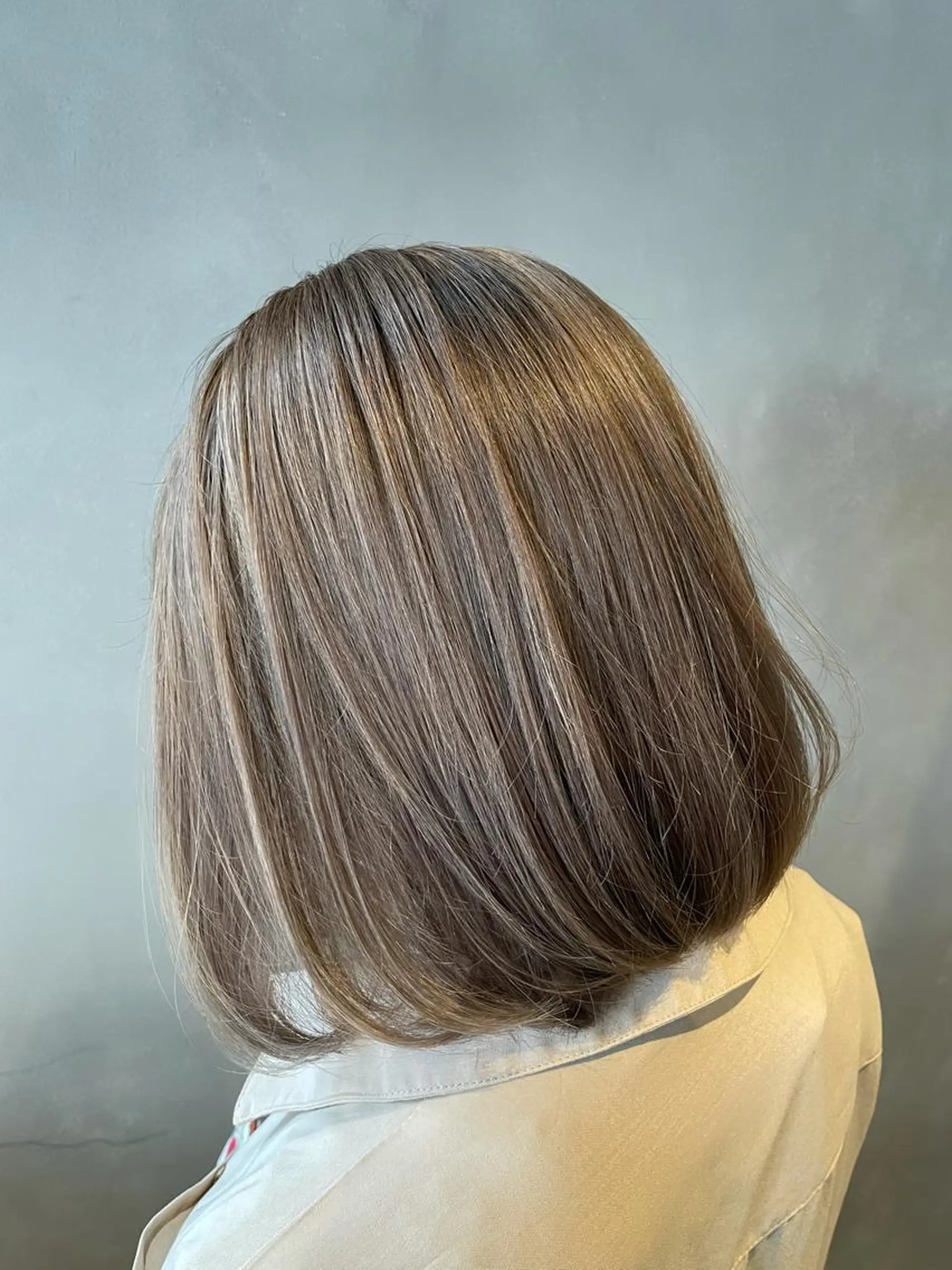 ミディアム カラー ブリーチ ヘアカラー トリートメント 長谷川 沙紀のヘアスタイル