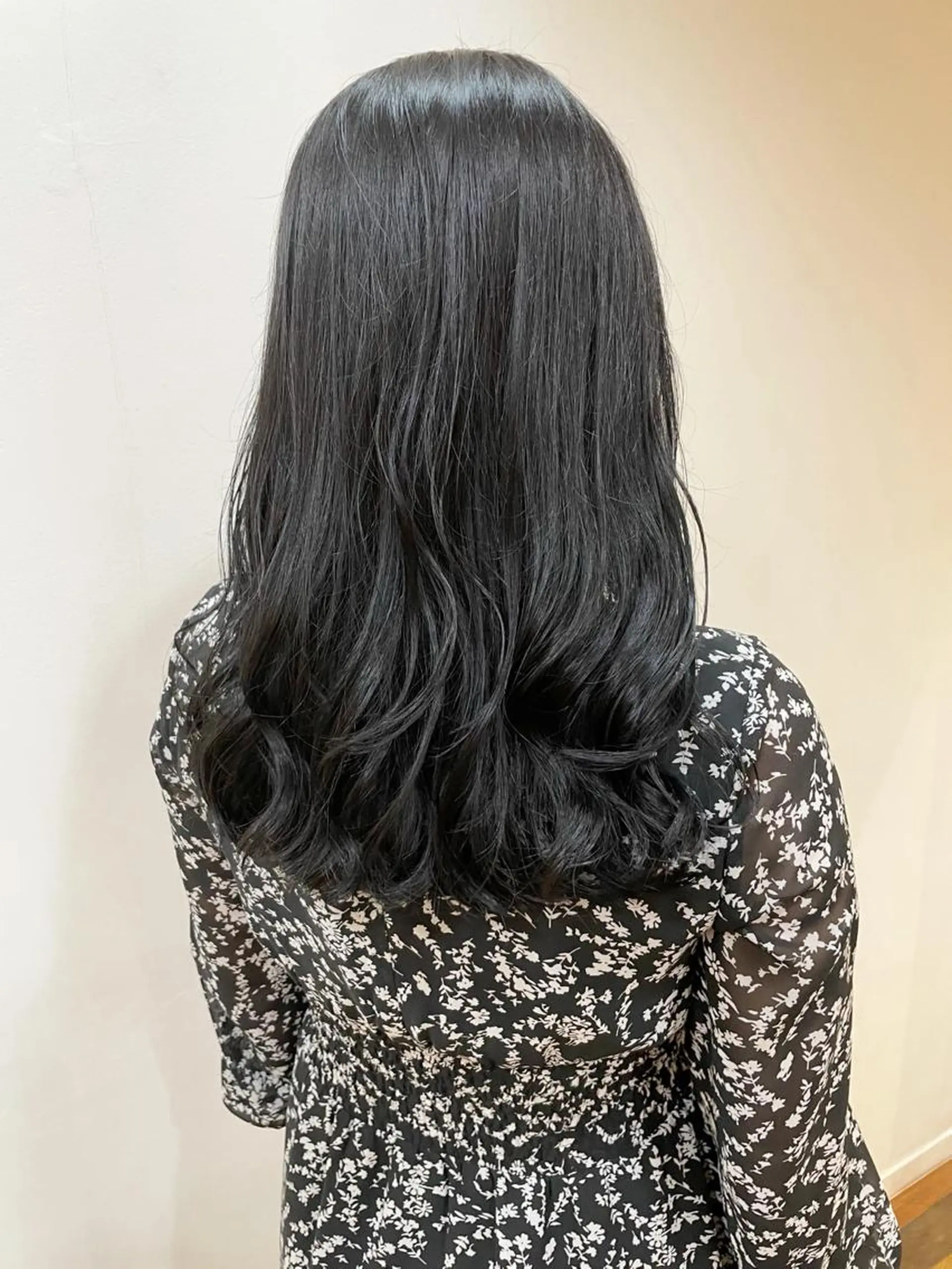 セミロング カラー あずまぐち めぐみのヘアスタイル