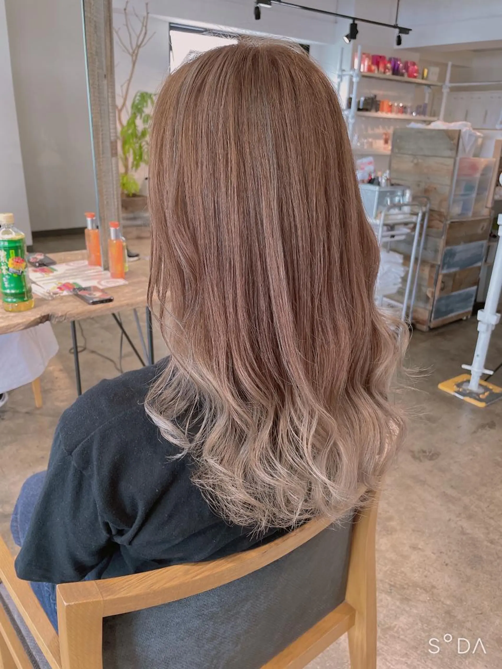 ロング カラー ベージュカラー グラデーションカラー ヘアカラー トリートメント ハイトーン/レイヤー /ケアブリーチ石川治のヘアスタイル