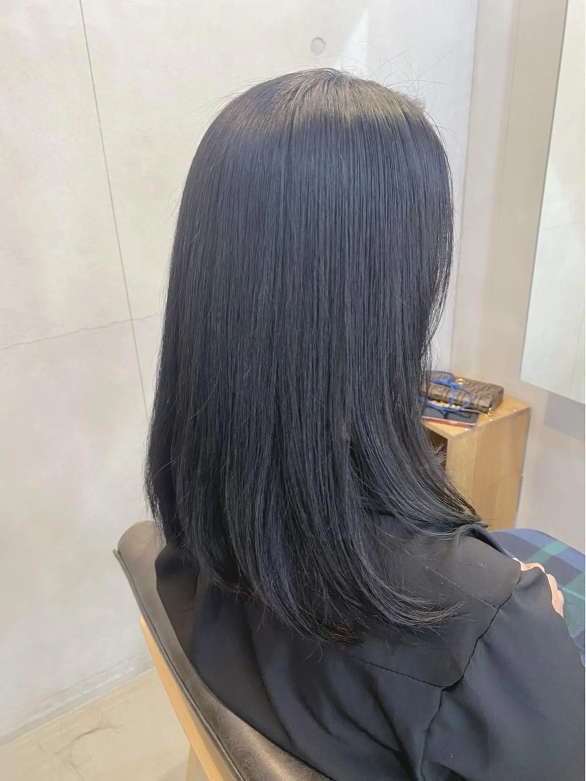 ミディアム くせ毛 縮毛矯正 カット conne& ririのヘアスタイル