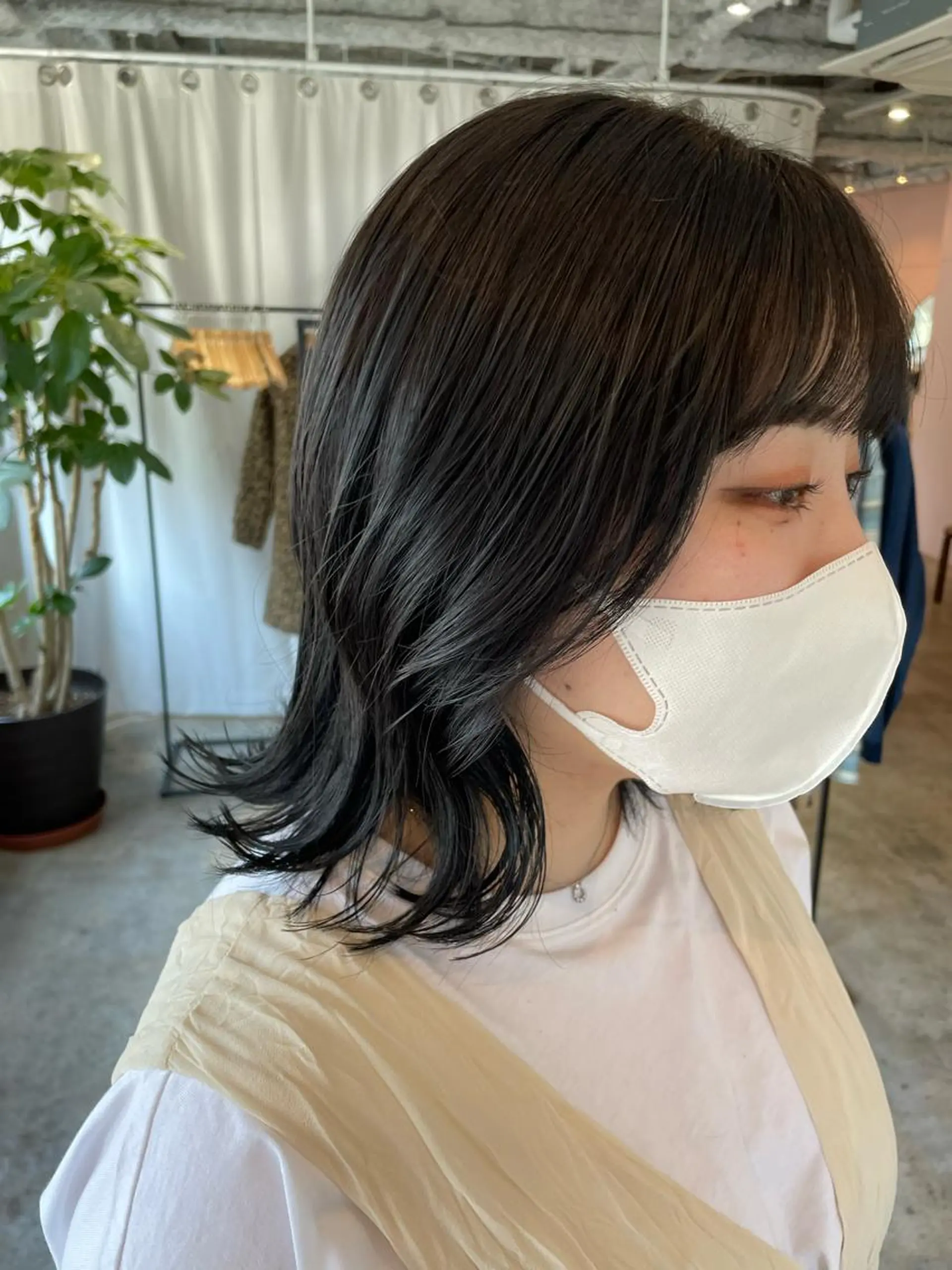 ミディアム カラー ヘアアレンジ アッシュ アッシュグレー 顔まわりレイヤー レイヤーカット REONA🪽✨ 日常に馴染む髪🫧のヘアスタイル