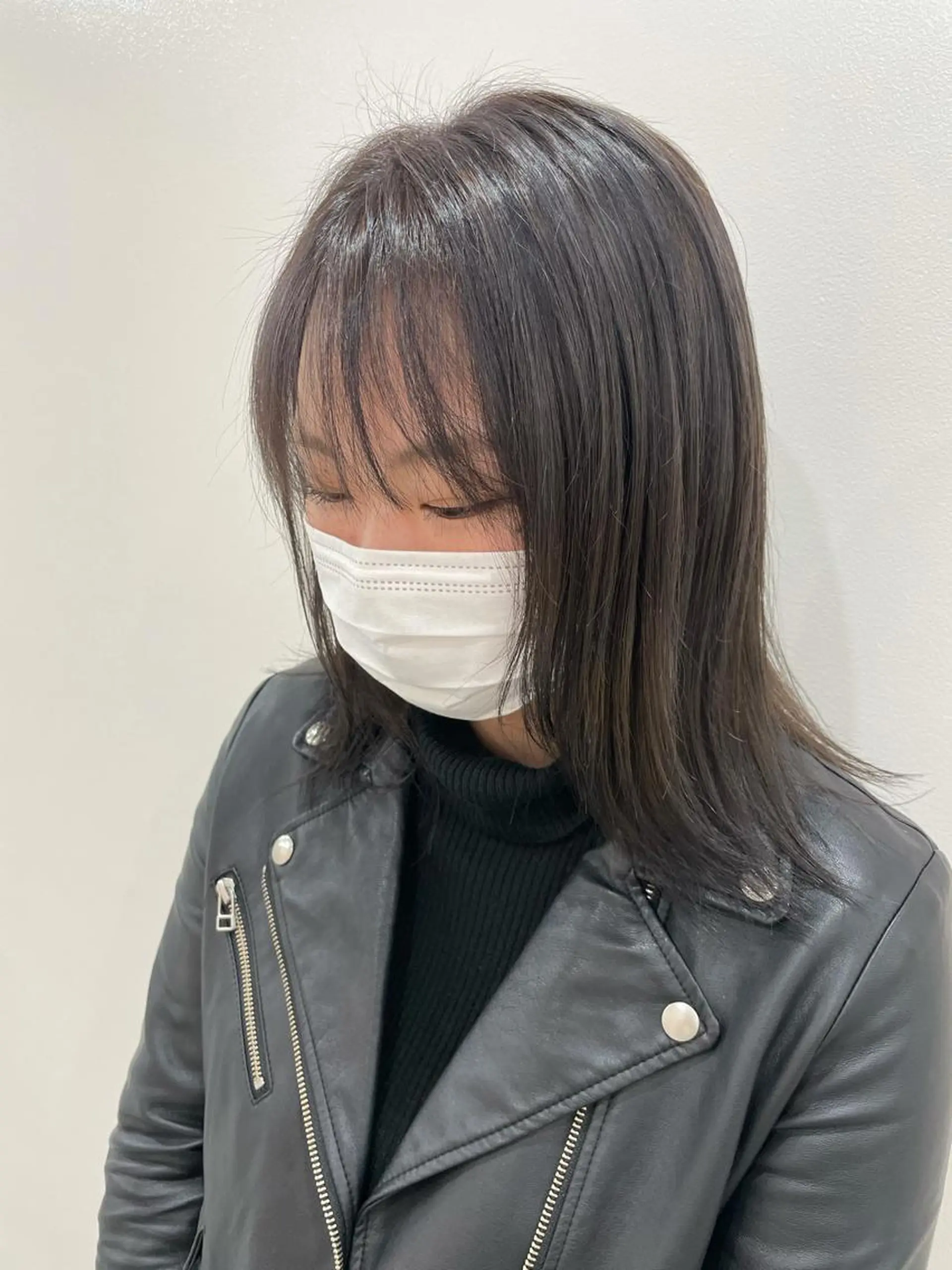 ミディアム カラー akane .のヘアスタイル