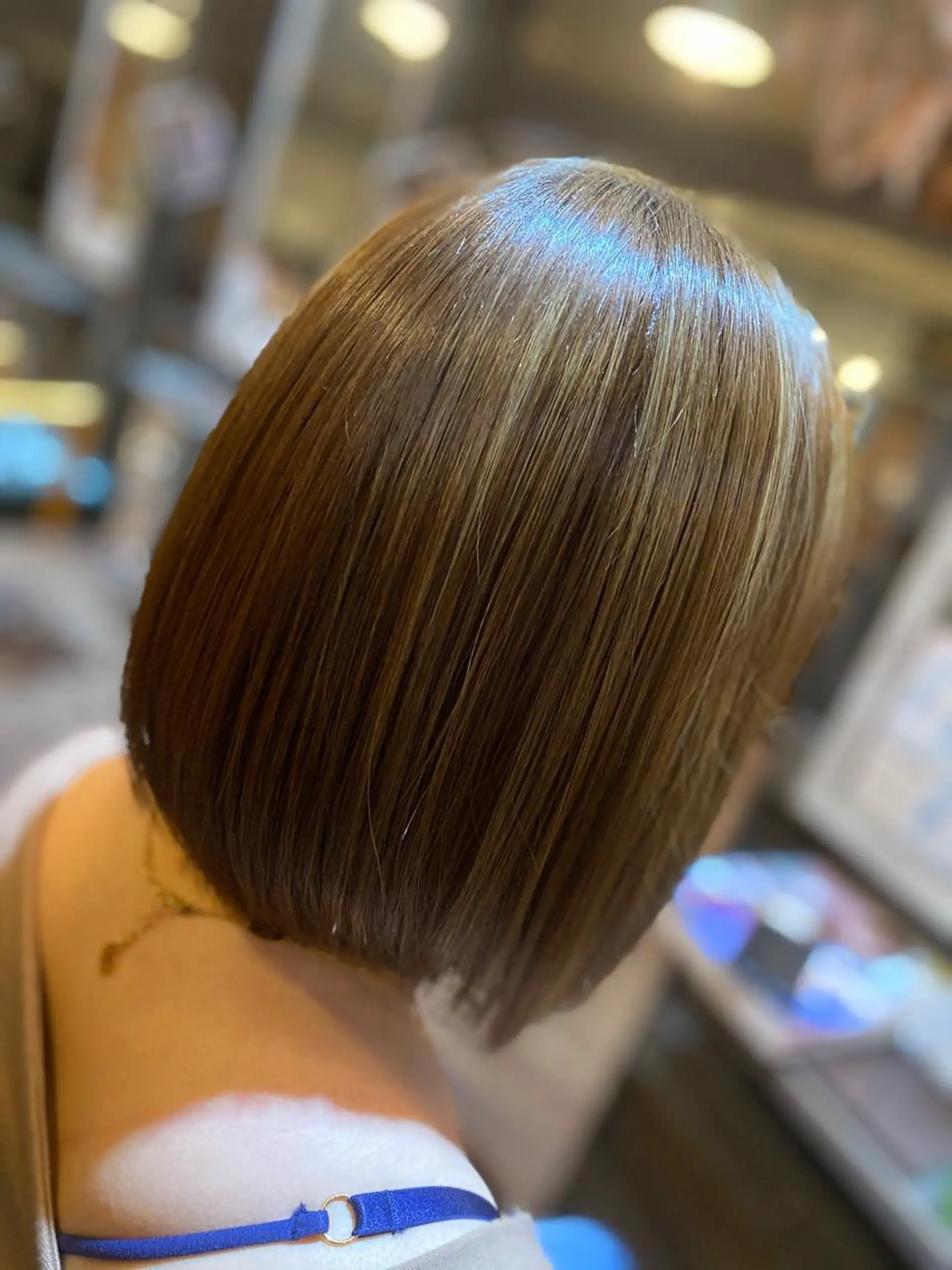 ミディアム カラー アッシュ ベージュカラー ブリーチ ハイライトカラー ハイライト ハイライト/インナー /ブリーチ/レイヤーのヘアスタイル