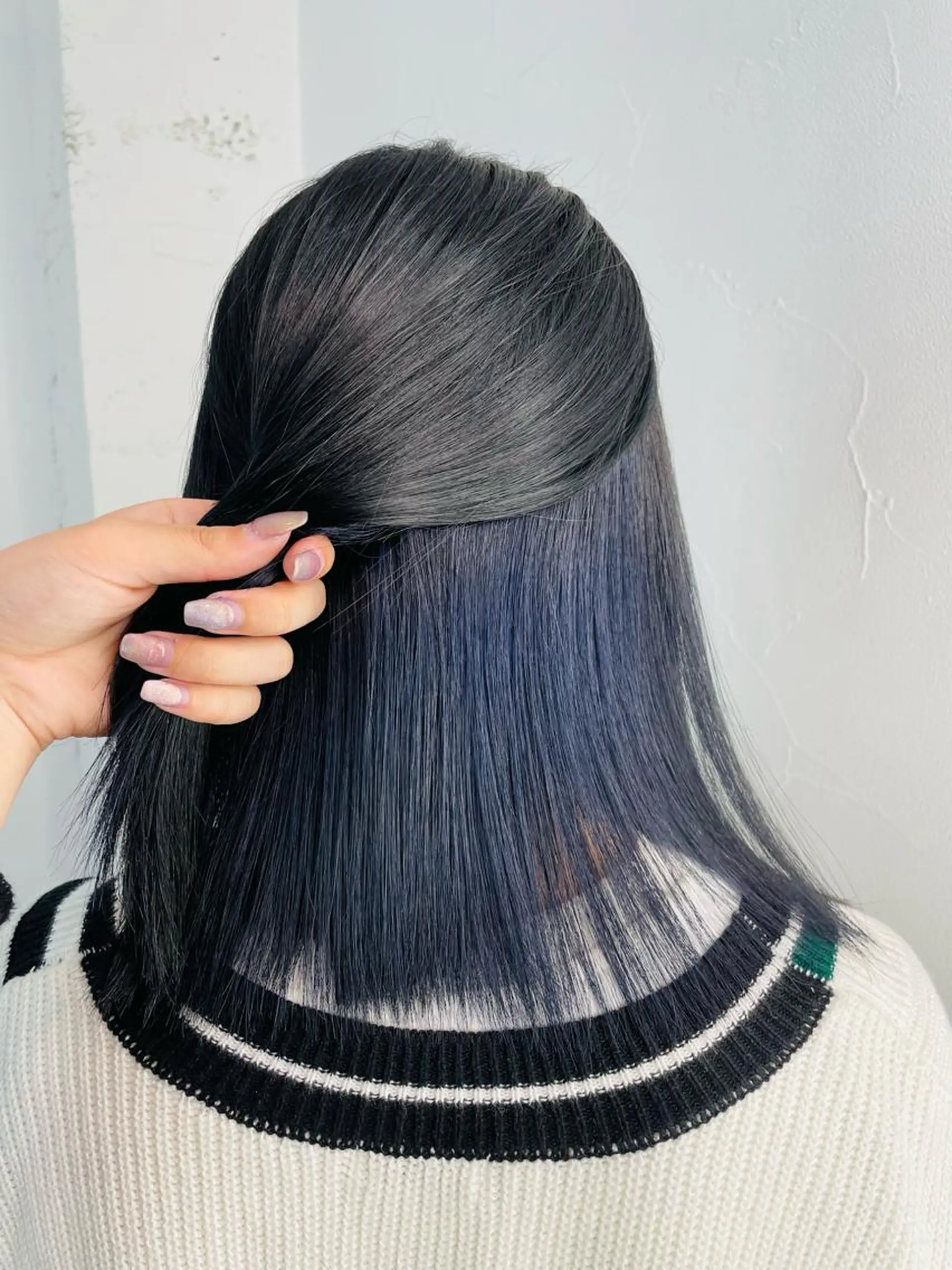 ミディアム カラー 黒髪 ブルーカラー ブルーブラック インナーカラー ネイビーカラー カット ヘアカラー MINAMO 韓国レイヤーのヘアスタイル