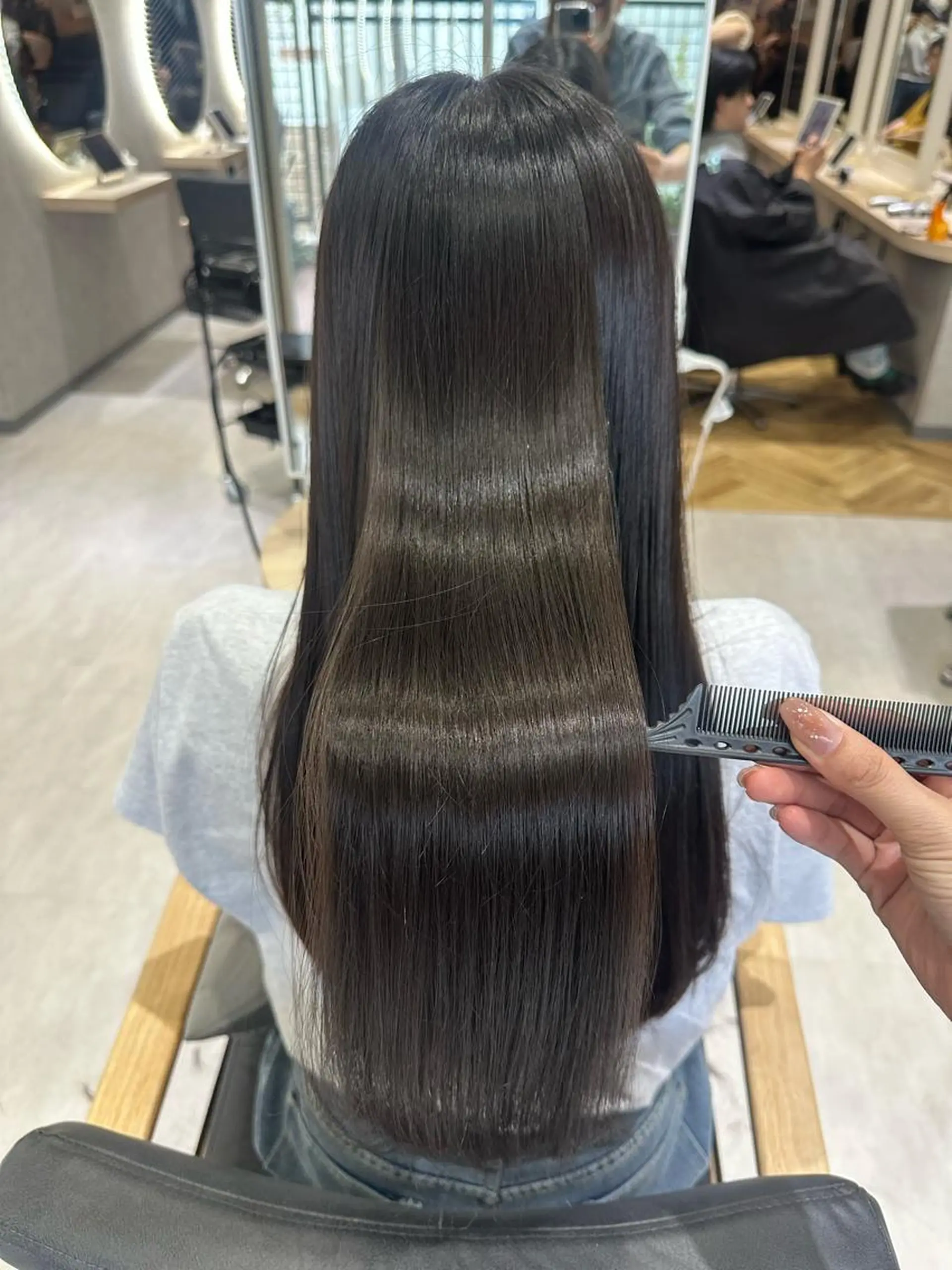 ロング カラー アディクシーカラー ブリーチ ケアブリーチ デザインカラー ダブルカラー カット ヘアカラー トリートメント 韓国ヘア顔周りカット 艶髪ベージュtamaのヘアスタイル