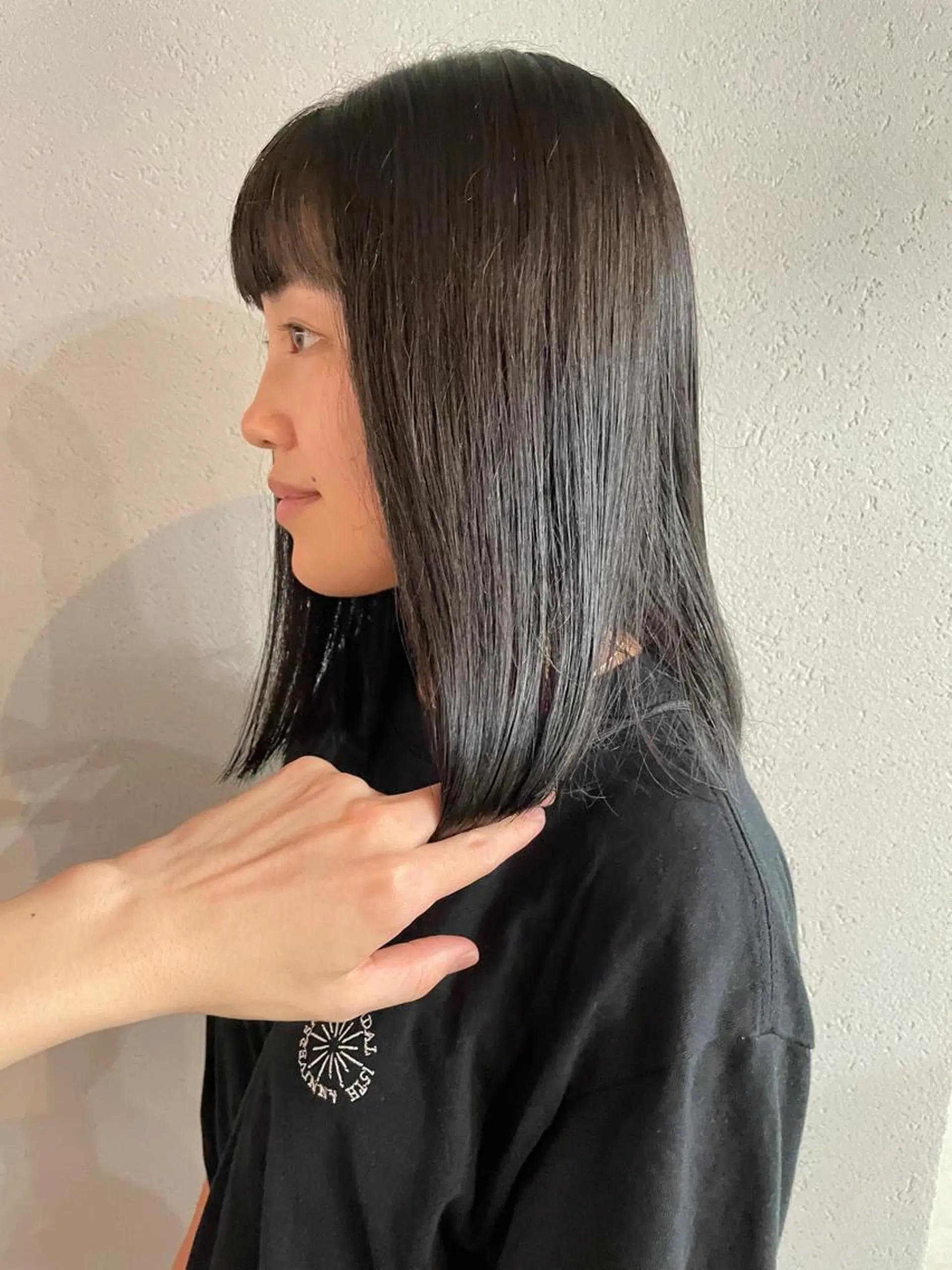 ミディアム カラー 黒髪 シルバー 吉田一輝 外国人パーマのヘアスタイル