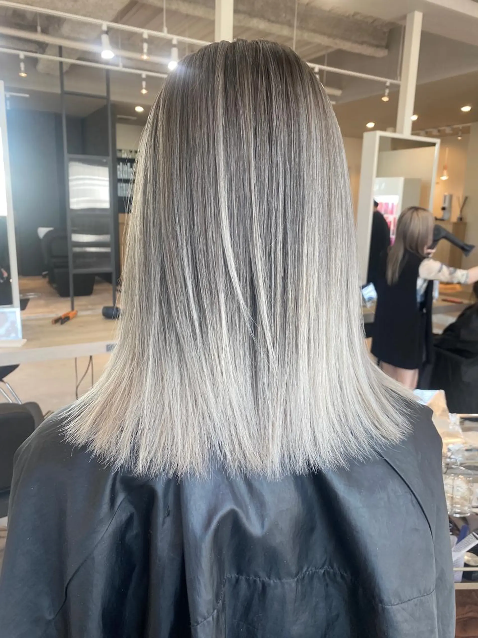 ミディアム パーマ ヘアアレンジ マツエク・マツパ アイブロウ トリートメント 井上 一平のヘアスタイル