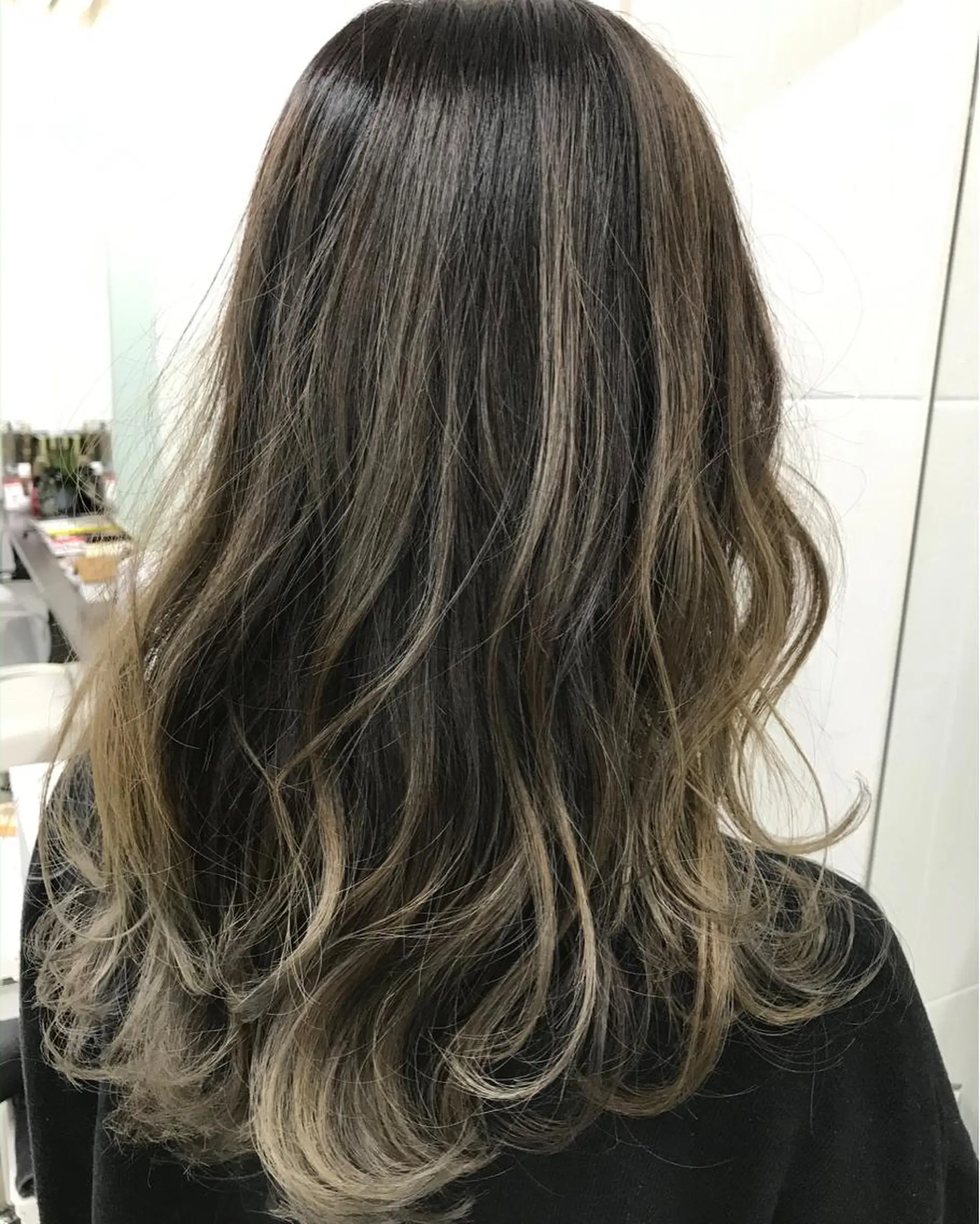 ロング カラー バレイヤージュ グラデーションカラー ハイライトカラー ハイライト レイヤーカット BOOTH share salon所属・ハタケヤマヨシキ ／BOOTHのヘアスタイル