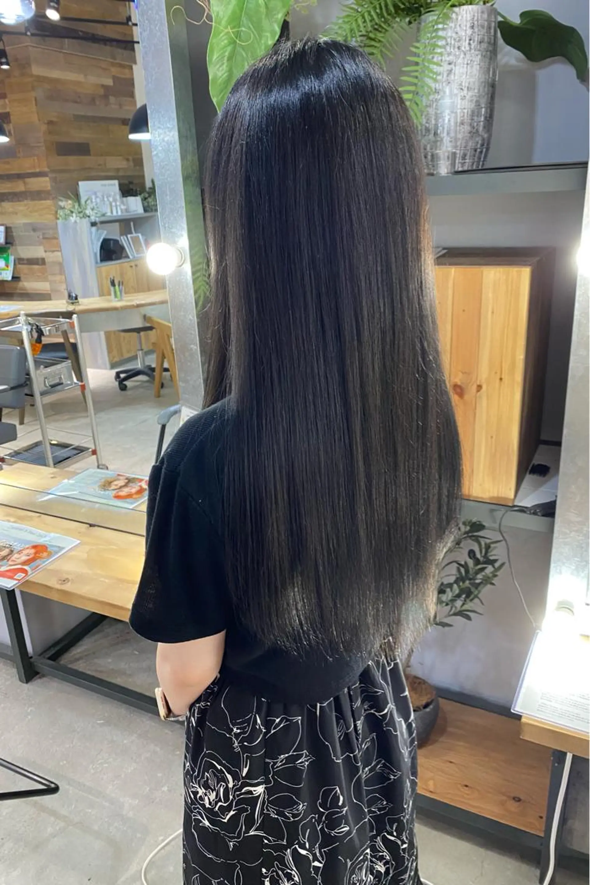 ロング カラー 菊地 紗矢のヘアスタイル