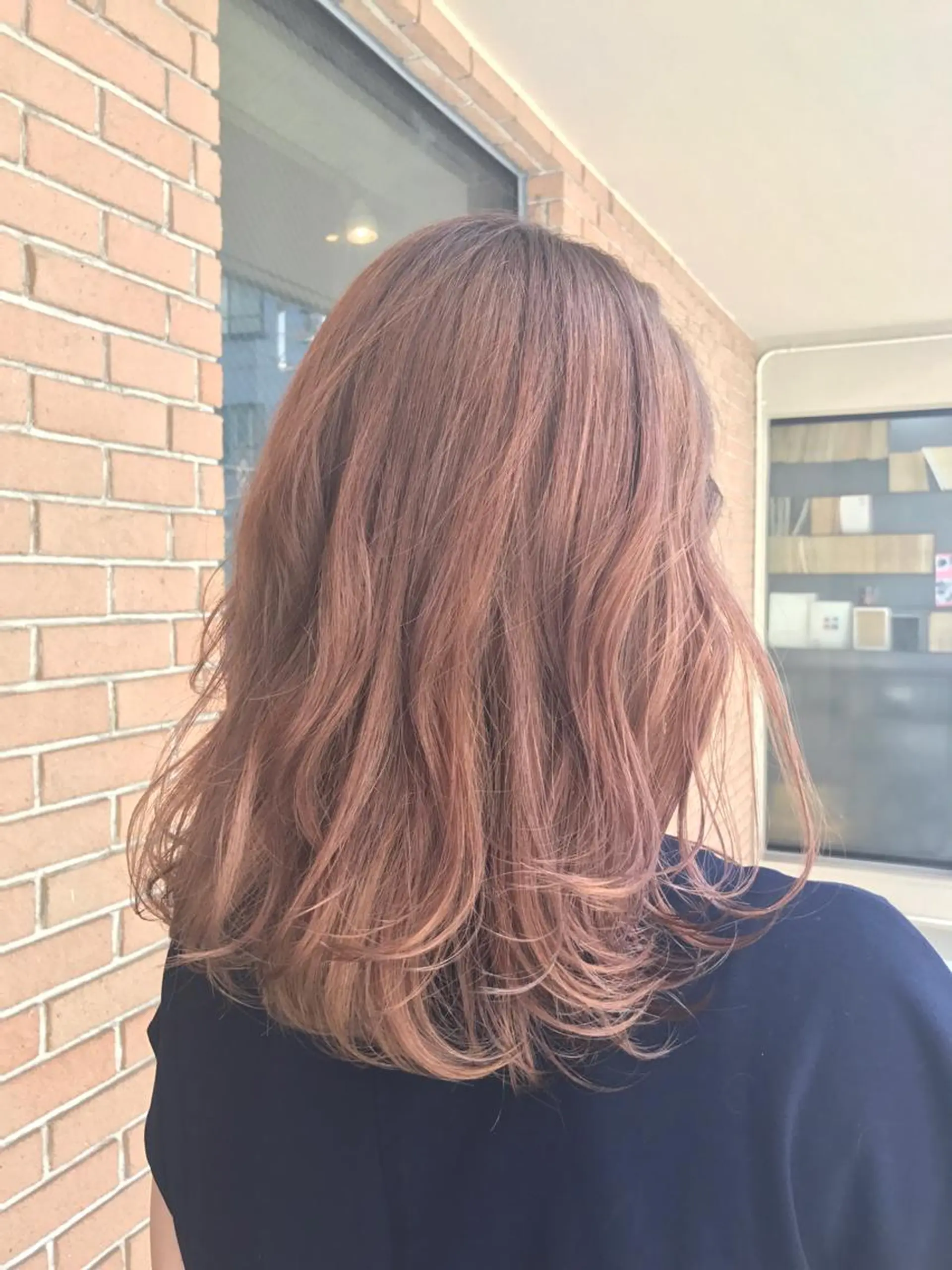 セミロング カラー パーマ ヘアアレンジ メンズ キッズ ネイル マツエク・マツパ ベージュカラー コーラルベージュ ダブルカラー サロンドミルク 原宿のヘアスタイル