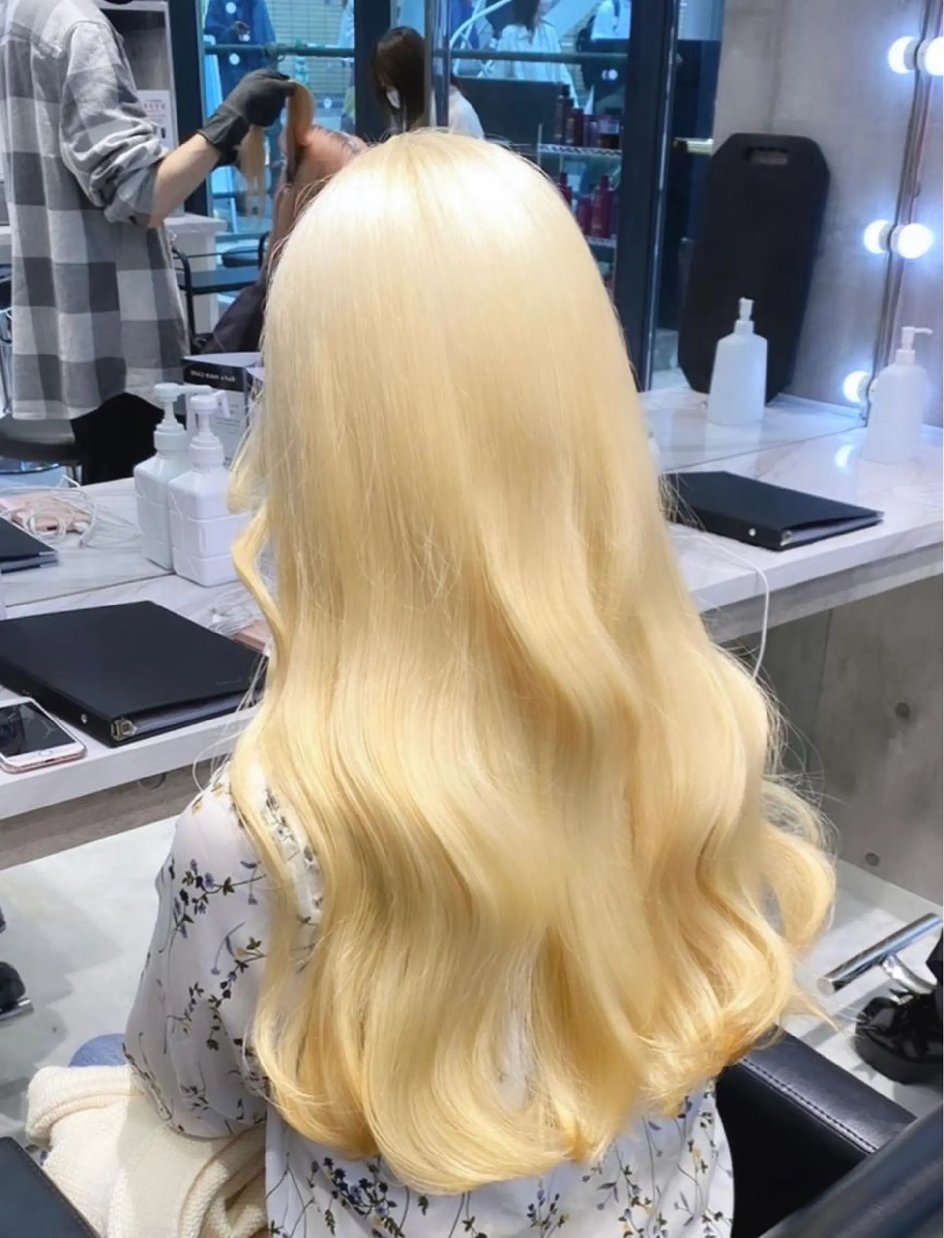 ロング カラー パーマ ヘアアレンジ メンズ キッズ ネイル マツエク・マツパ アイブロウ ブロンド ハイトーンNo.1 👩🏼NaGiSaのヘアスタイル