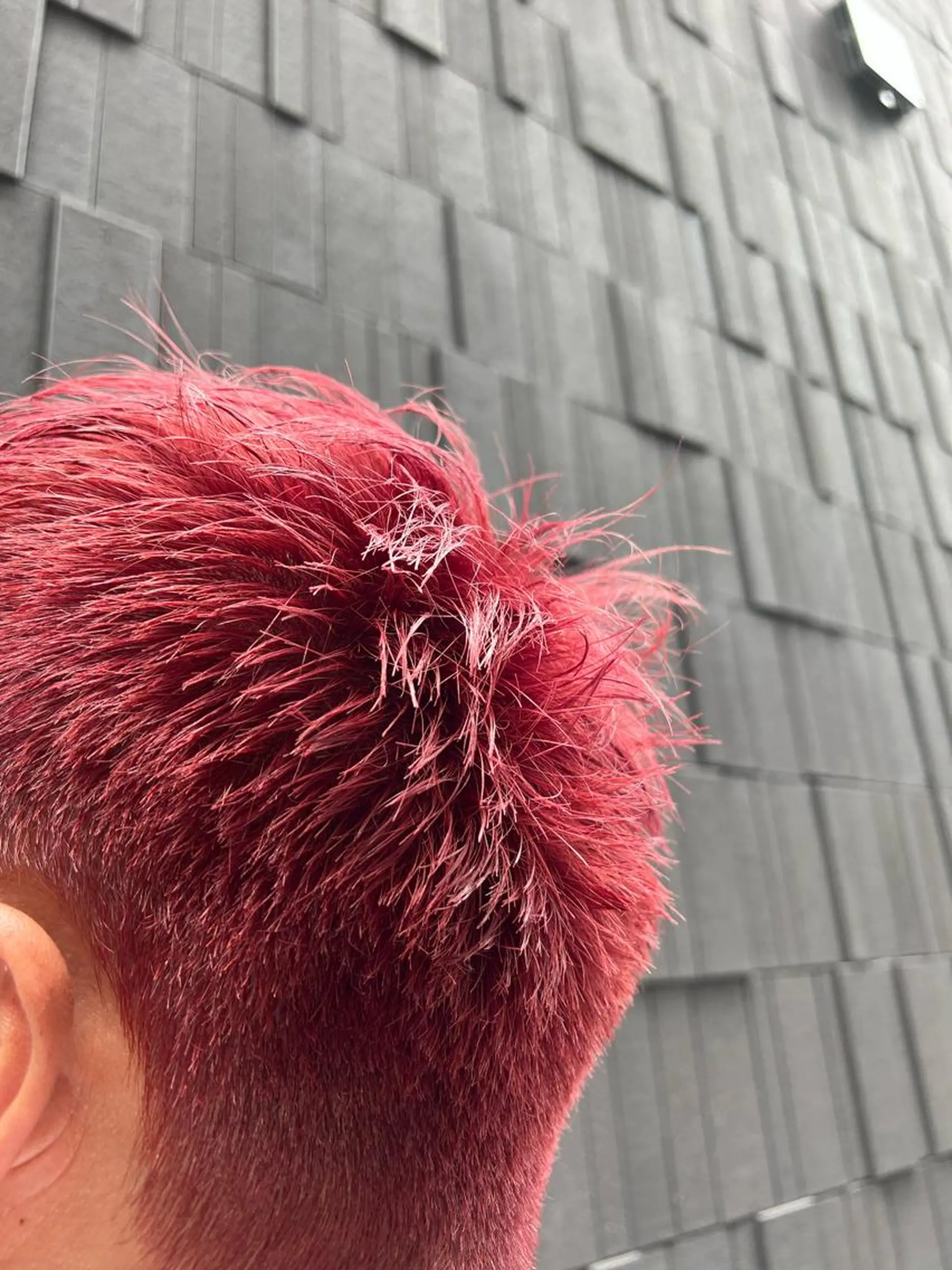 ショート カラー メンズ メンズバレイヤージュ メンズブリーチ メンズハイライト メンズインナーカラー メンズ韓国風 BEACH　HAIR&NAIL所属・両国駅徒歩1分⭐️ アイロン仕上げのヘアスタイル