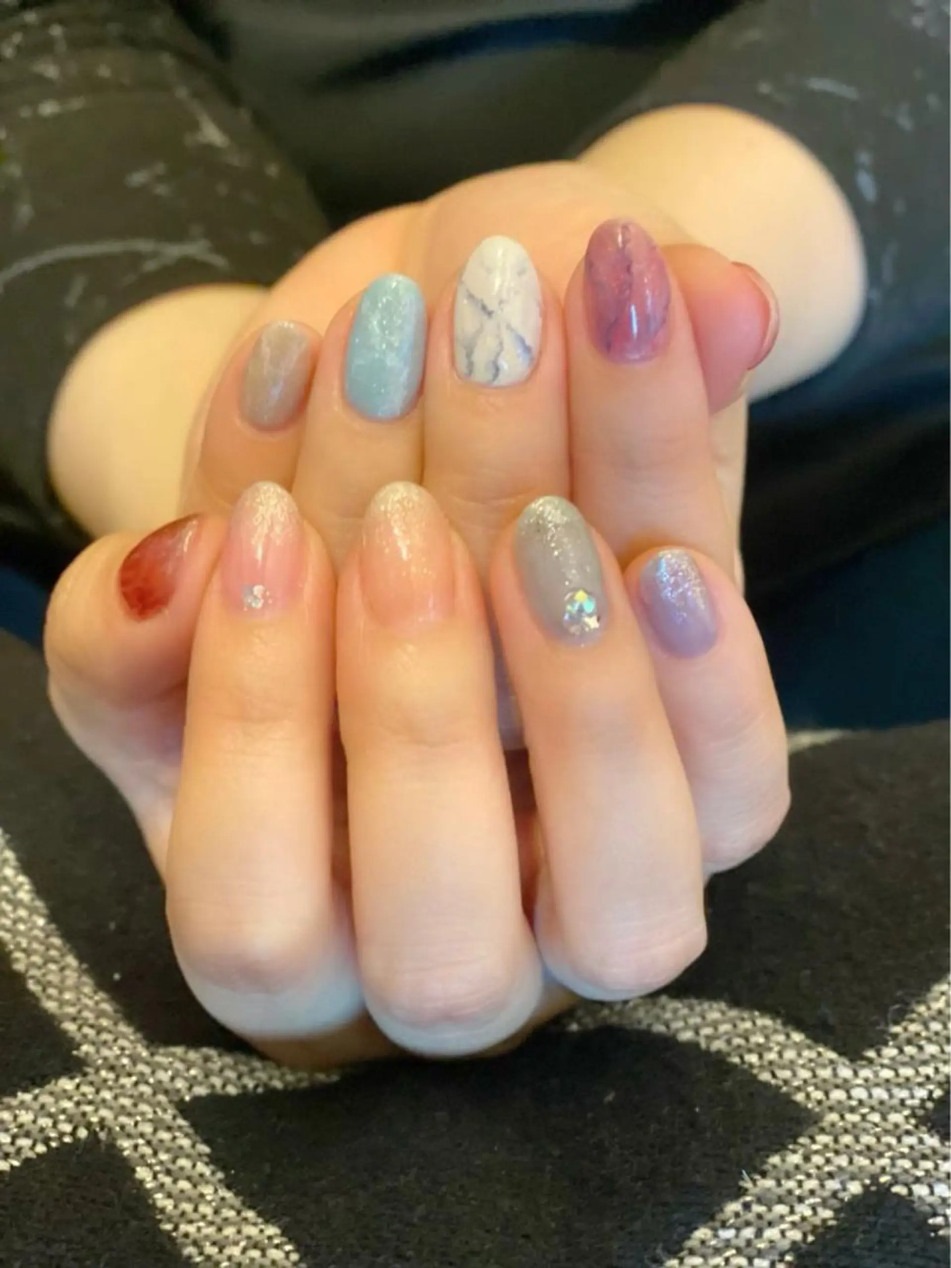 ネイル ラメ(グリッター) 大理石ネイル(マーブル) ストーンネイル ハンドネイル shonan_ kairiのネイルデザイン