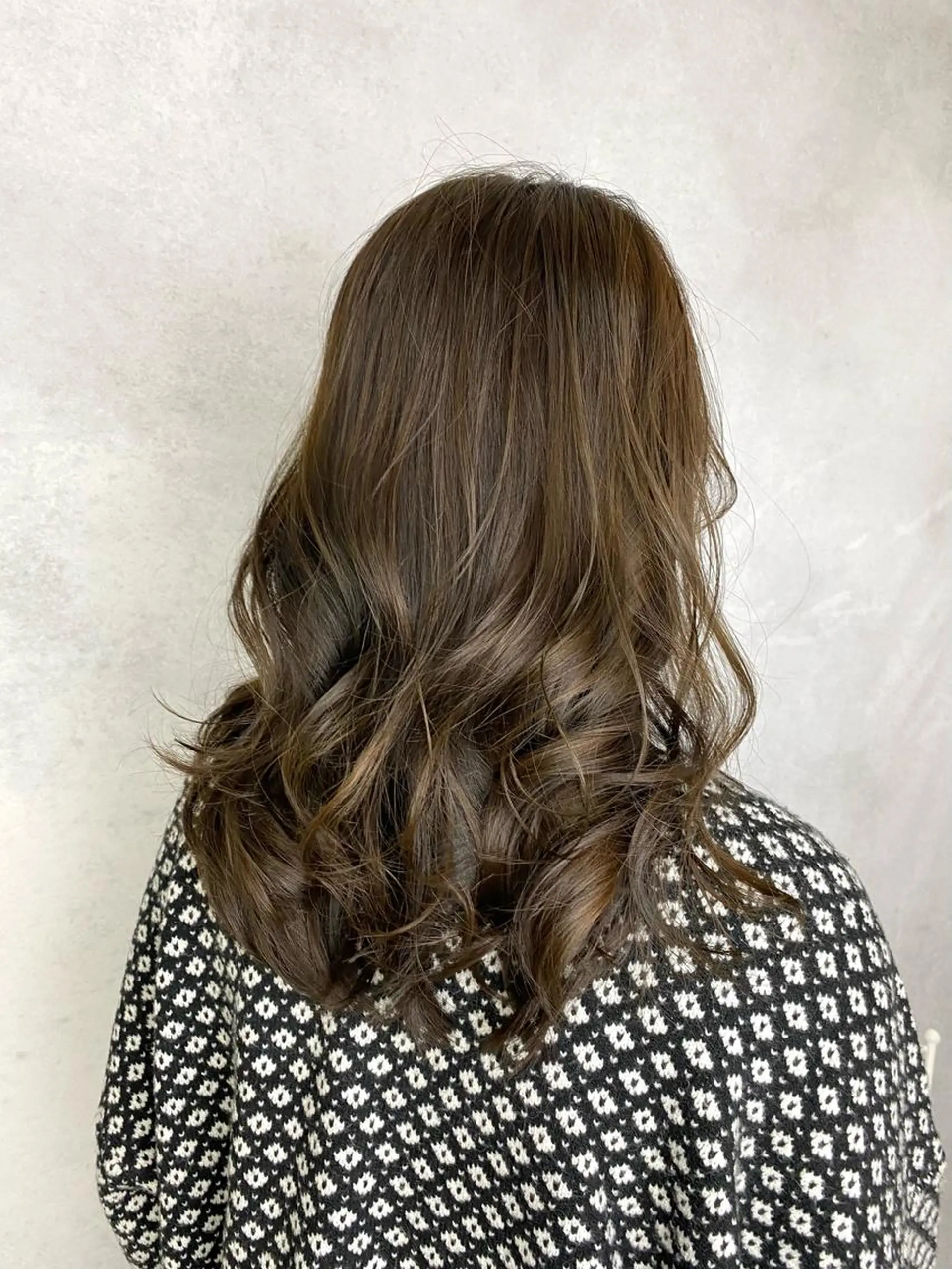 ミディアム カラー グレージュ オリーブカラー オリーブグレージュ オリーブグレー 髪質改善 統括マネージャー/ 髪のドクター/前原悟のヘアスタイル