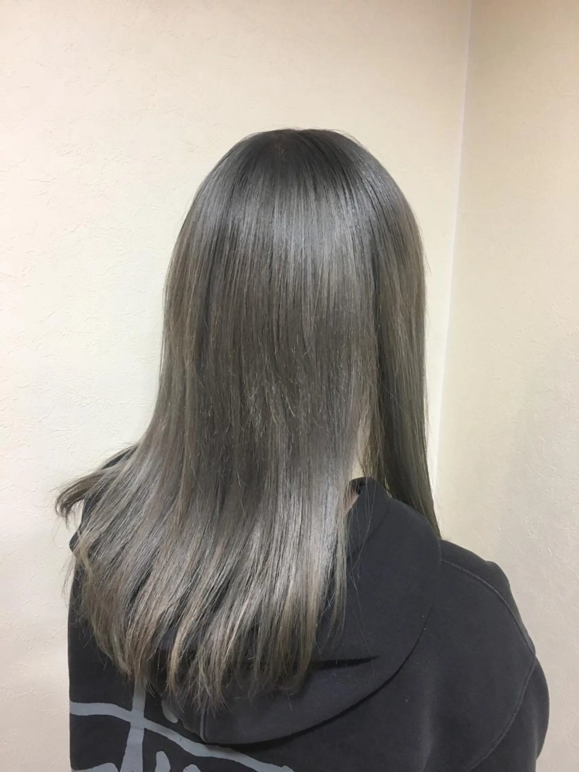カラー 工藤 綾華のヘアスタイル