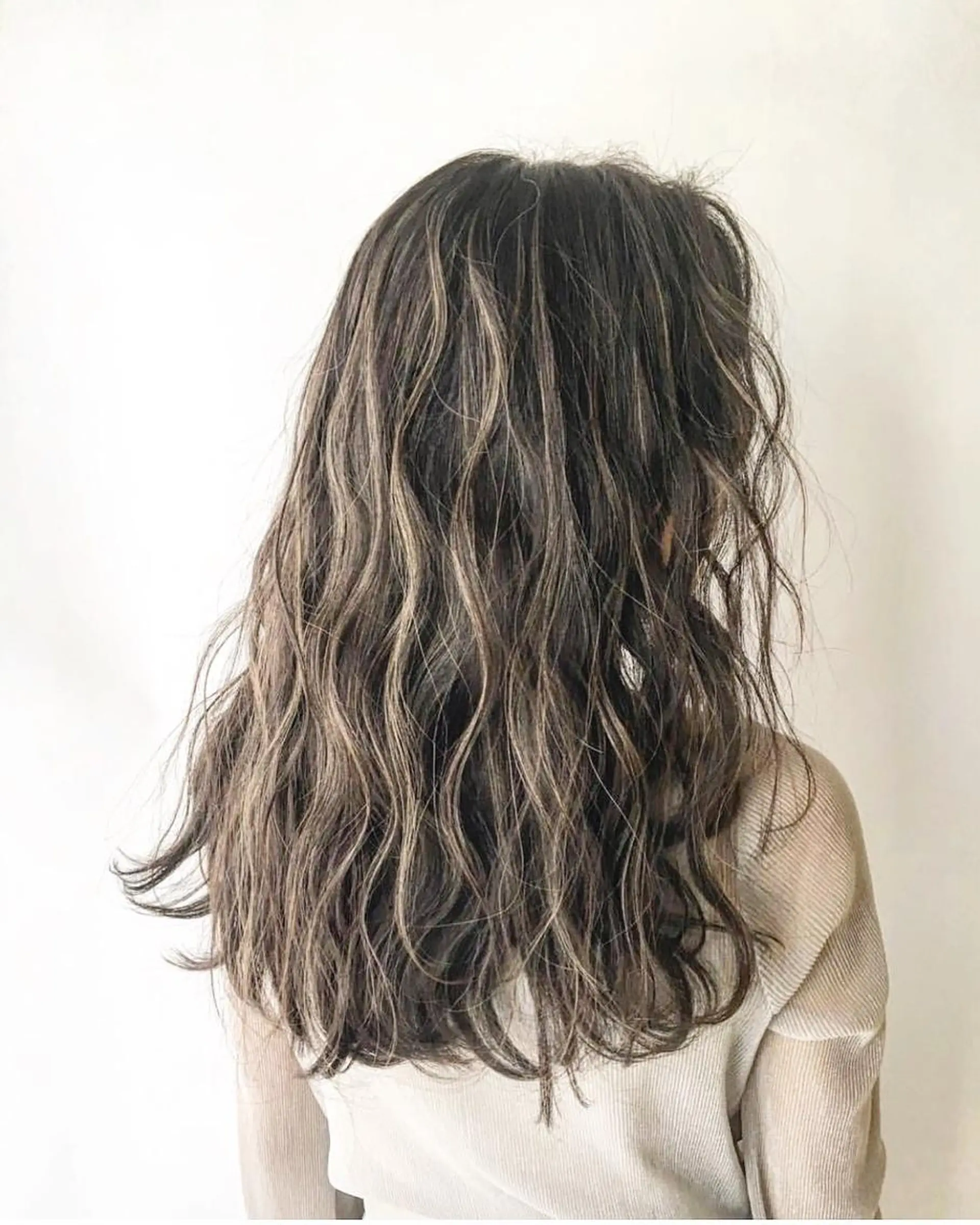 ロング カラー ベージュカラー 透明感カラー ハイライトカラー ハイライト REVE所属・TAKU 美容師のヘアスタイル