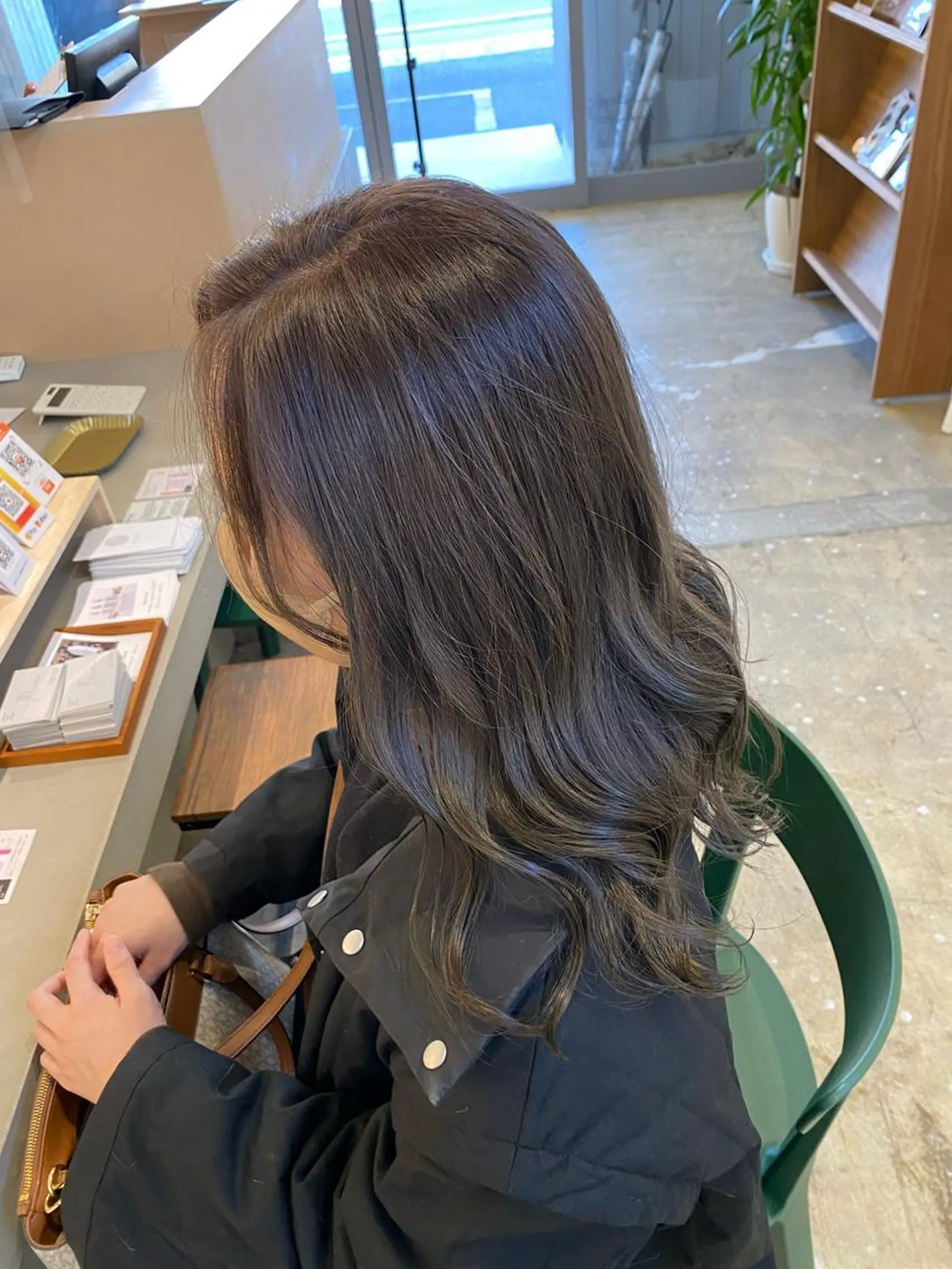 セミロング カラー 藤野 凪沙のヘアスタイル