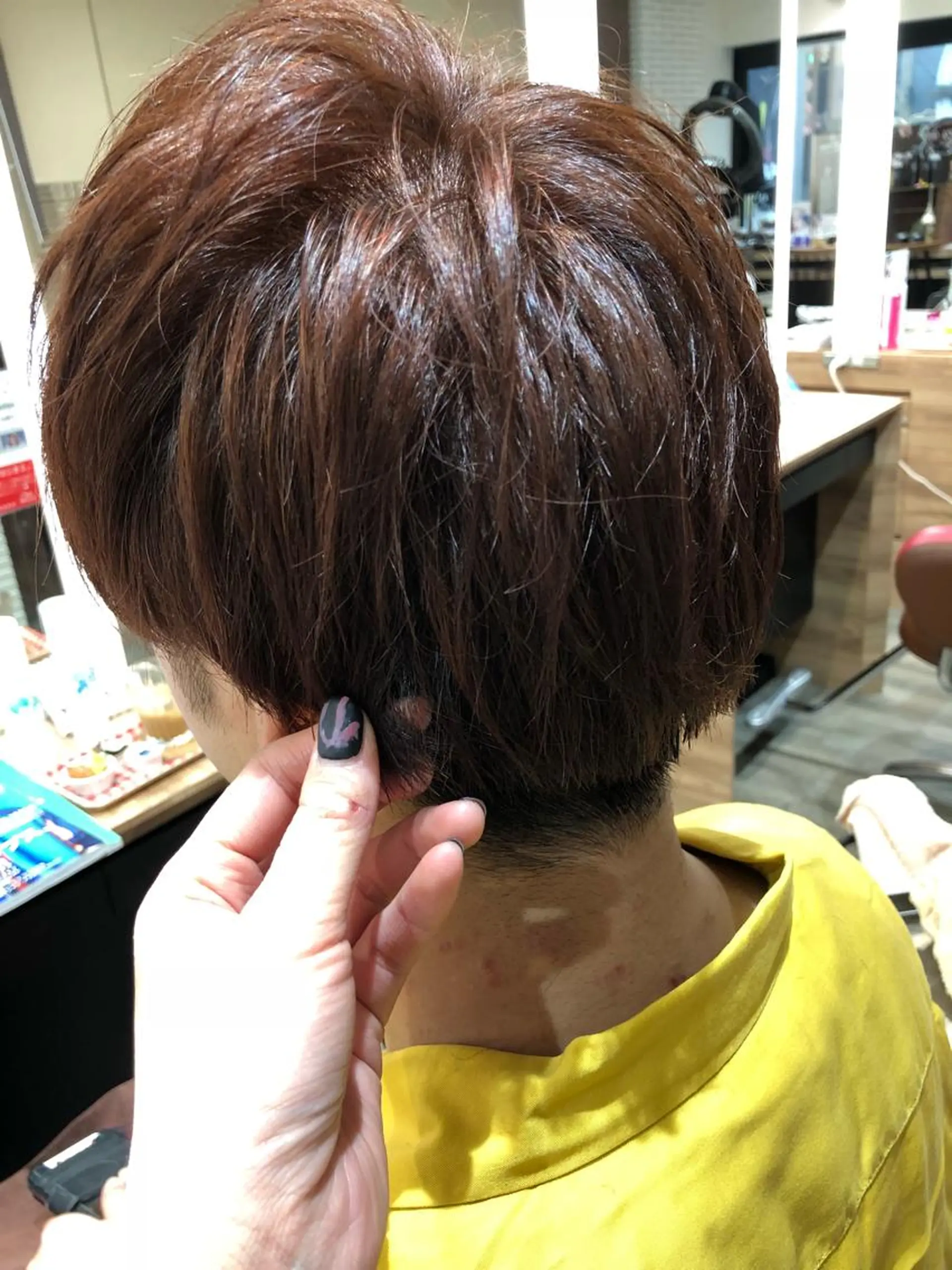 ショート カラー メンズ ウルフカット／吉村 桃子のヘアスタイル