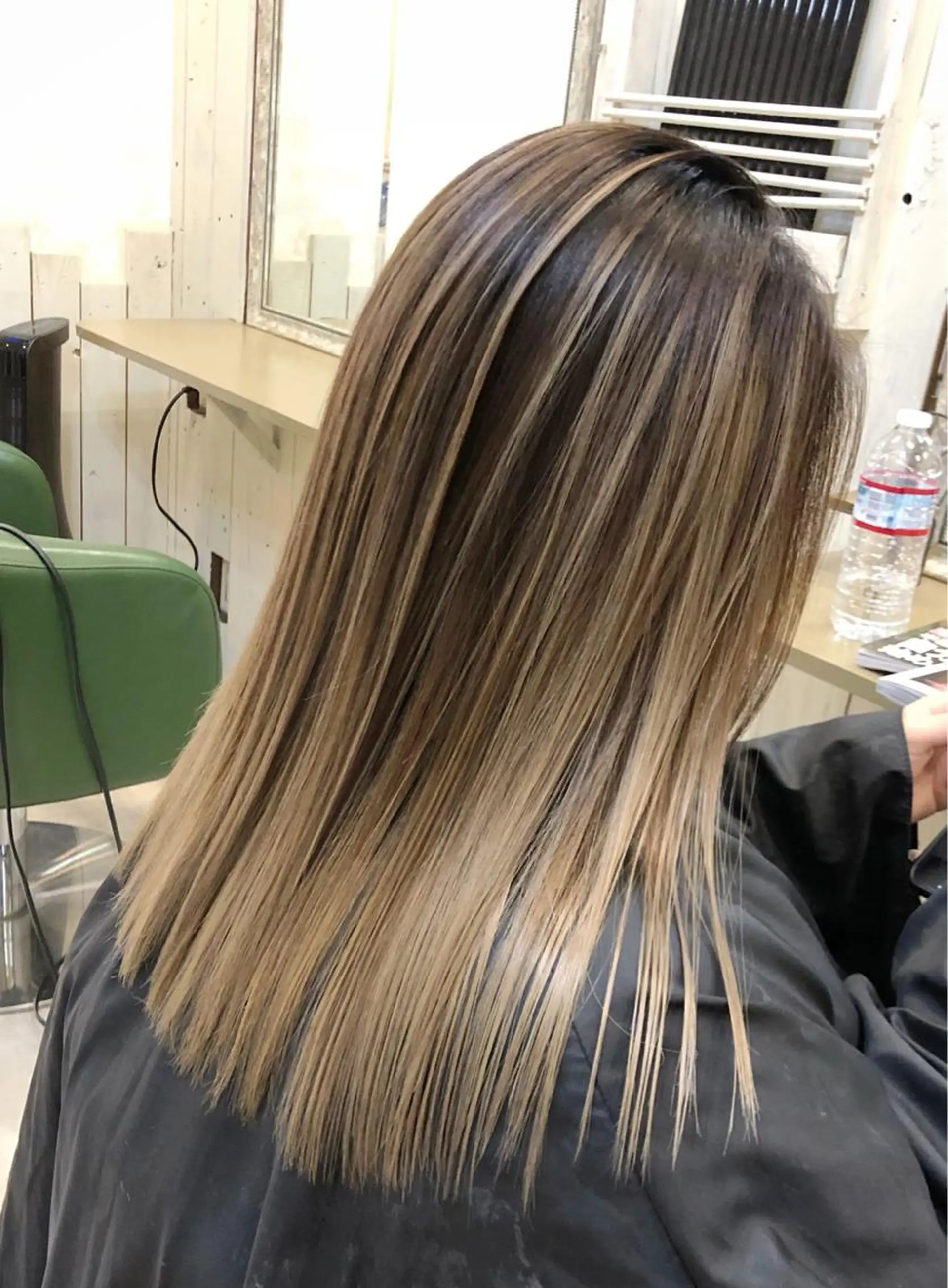 ミディアム レイヤーカット カット ヘアカラー 韓国レイヤー外国人風 透明感カラー髪質改善のヘアスタイル