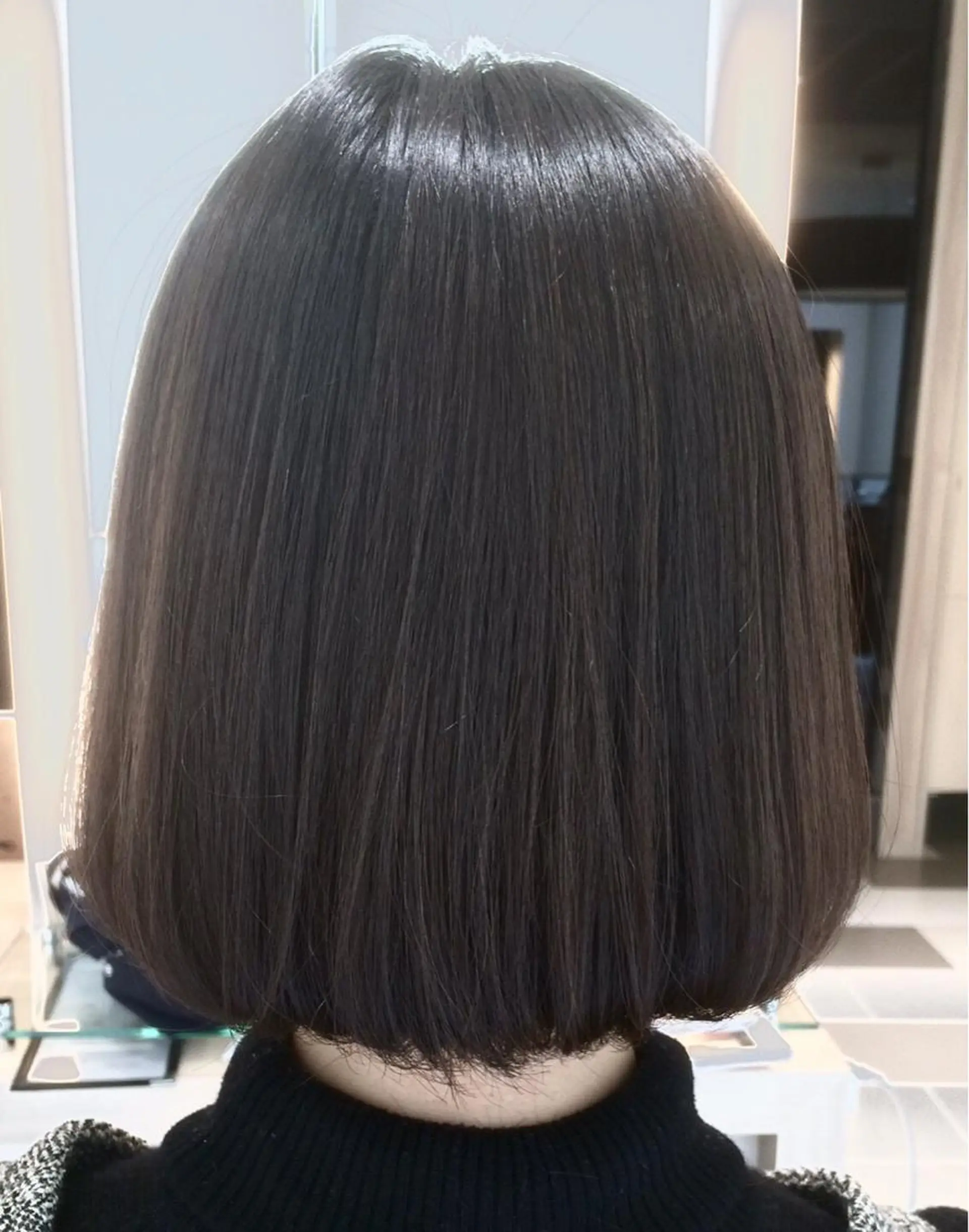 ショート カラー アッシュ ディープラベンダー ラベンダーカラー ラベンダーアッシュ ぱつっとボブ/ 小野あかねのヘアスタイル