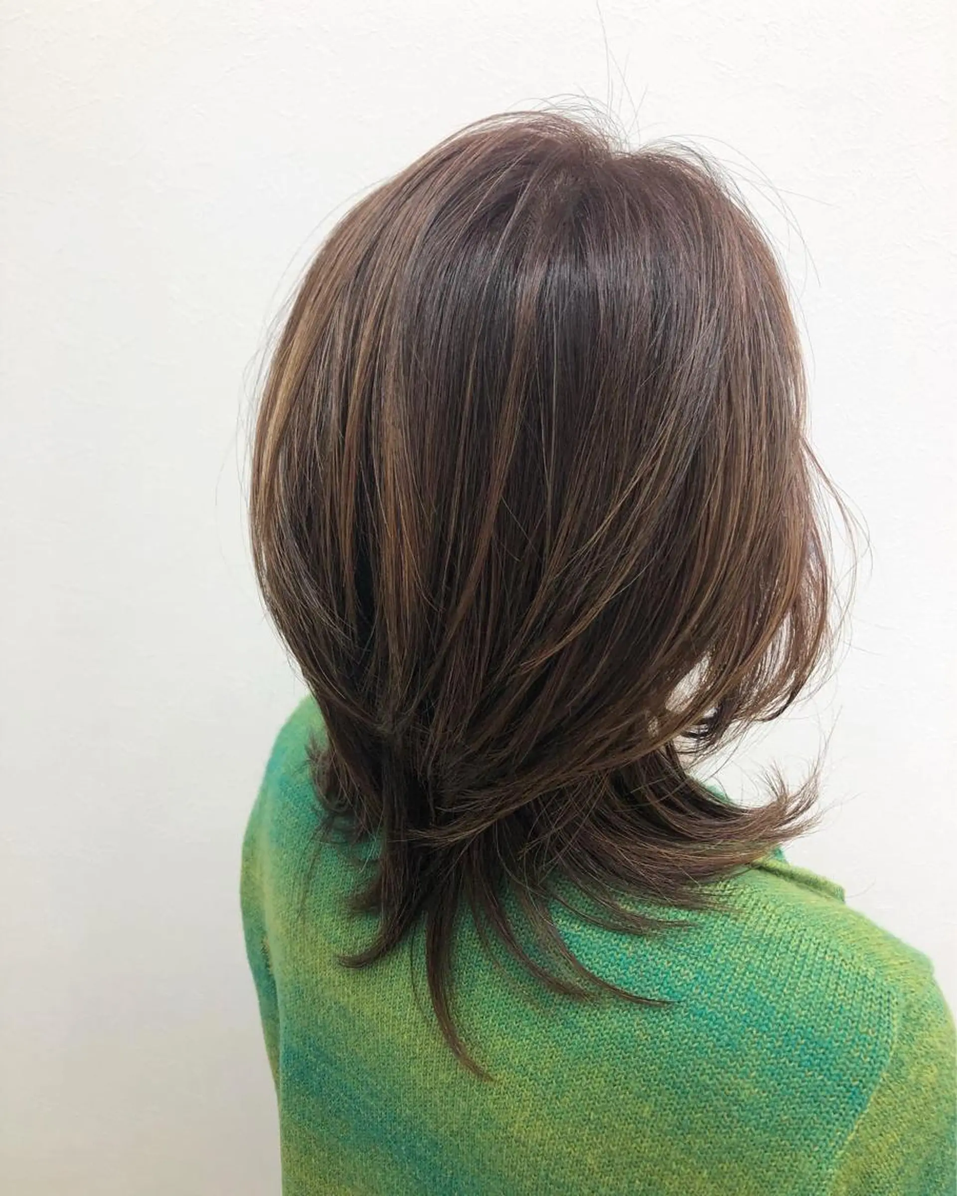 ミディアム ミディアムレイヤー レイヤーカット トリートメント 植松 茜のヘアスタイル