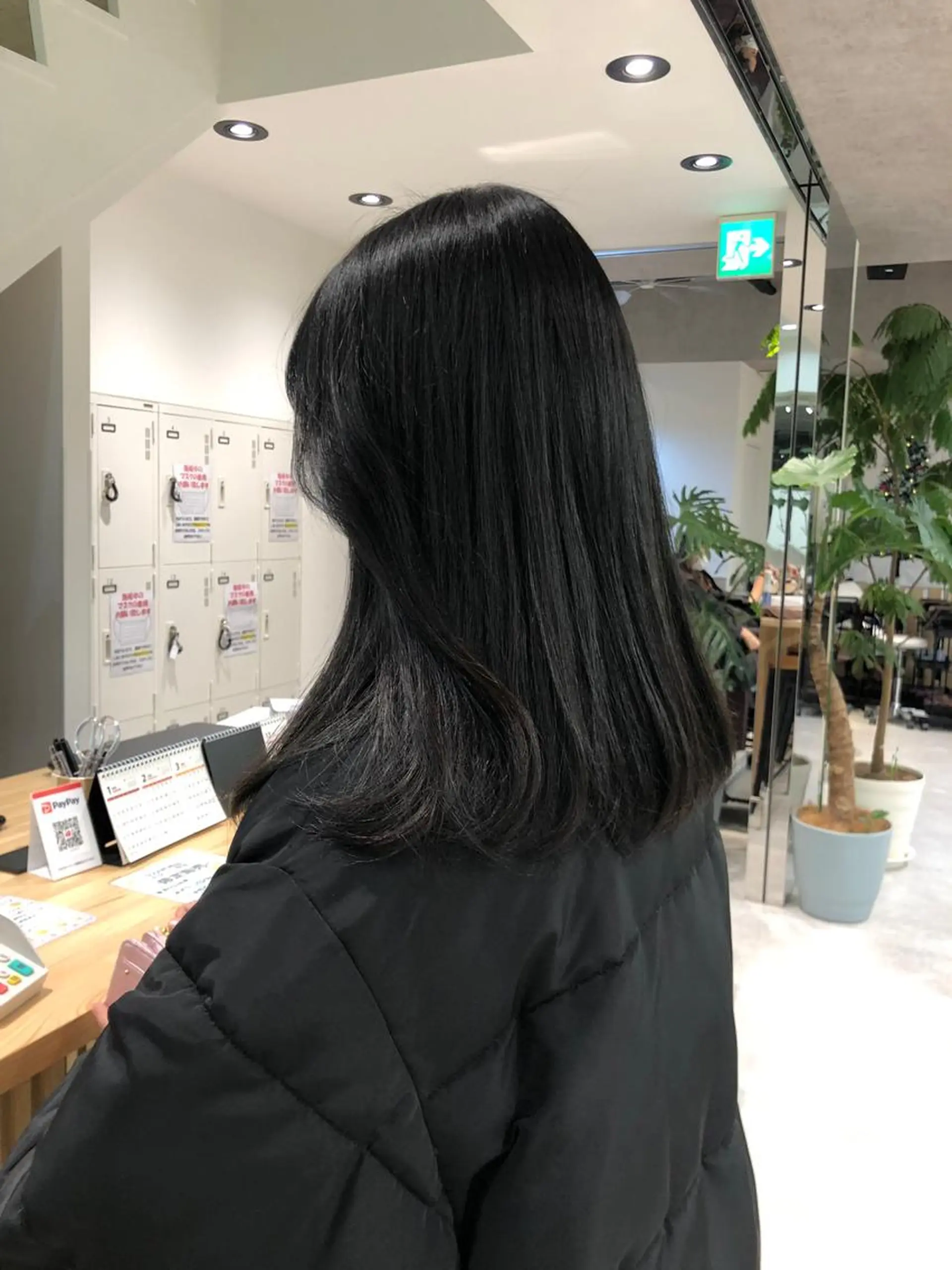 ミディアム レイヤー/顔まわり カット/地毛風カラーのヘアスタイル