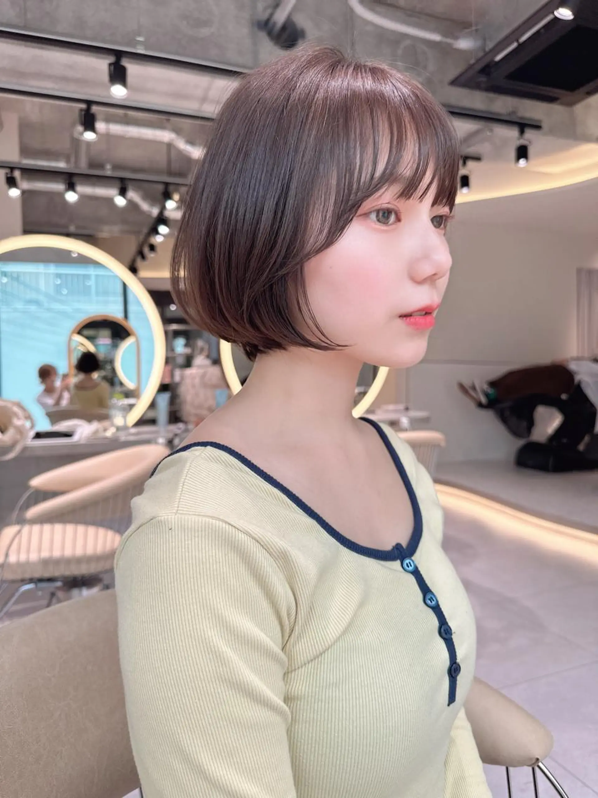 ミディアム カラー カット ヘアカラー かえ🩶韓国ボブ🎀 透明感カラー🥣のヘアスタイル