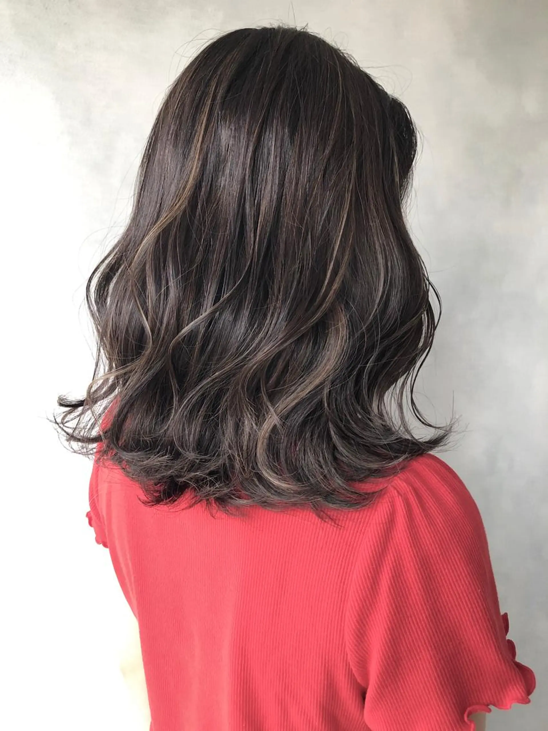 ミディアム 外国人風カラー ハイライト ヘアカラー トリートメント 小澤大輔 YOLO hairのヘアスタイル