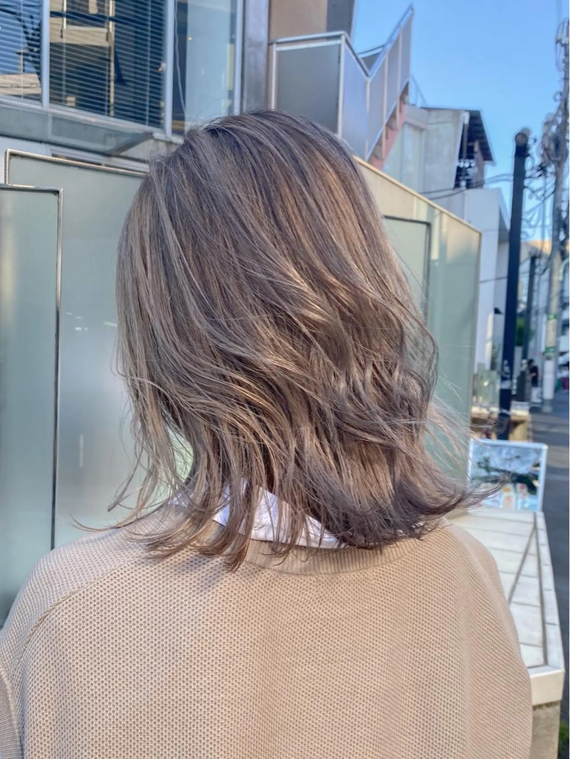 セミロング カラー バレイヤージュ ベージュカラー ハイトーンカラー 外国人風カラー レイヤーカット カット ヘアカラー トリートメント 海外デザイン🇺🇸 石渡諒太のヘアスタイル