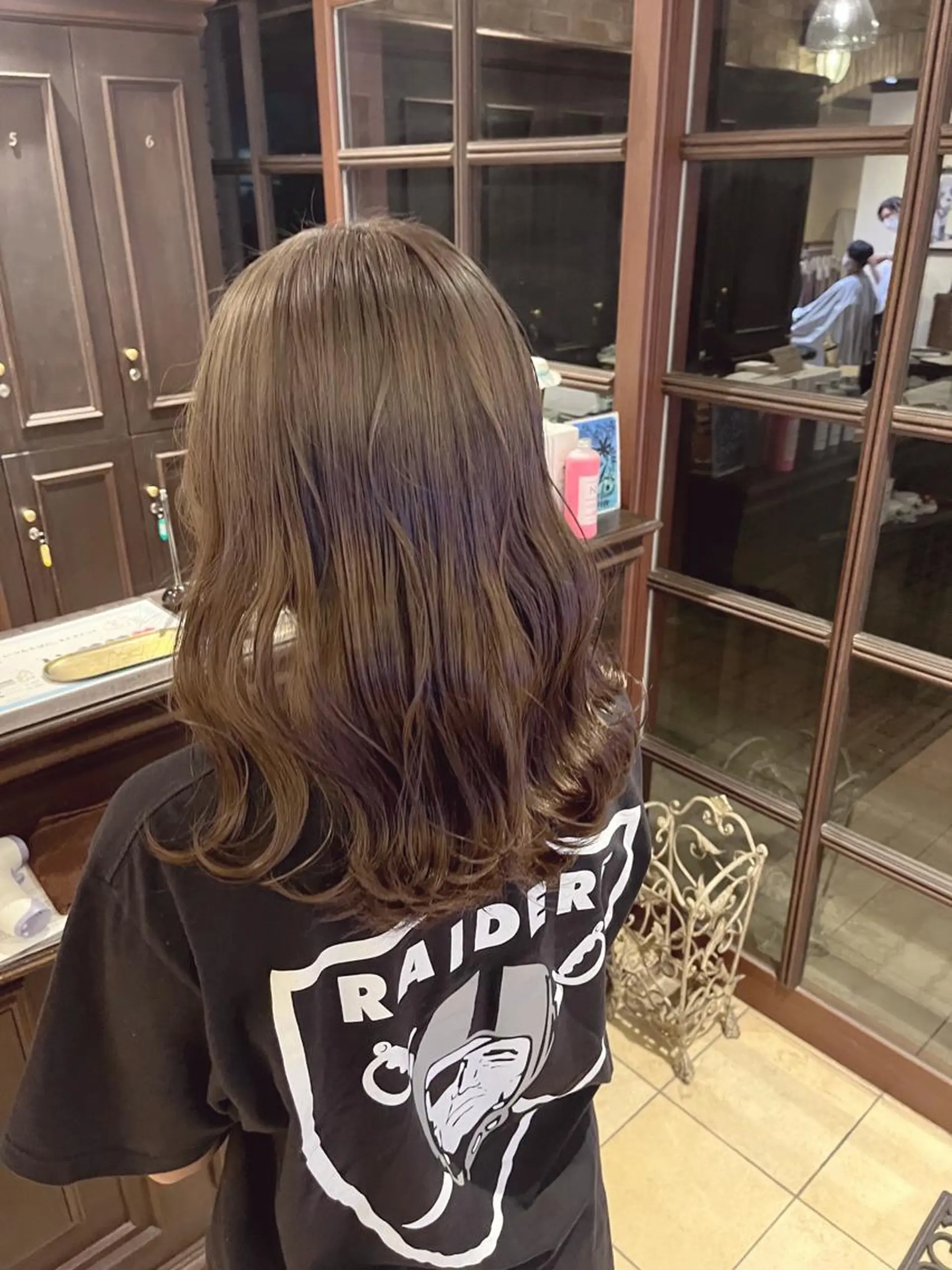 セミロング ヘアカラー 🧡ミルクティー/ レイヤー🧡ショウナのヘアスタイル