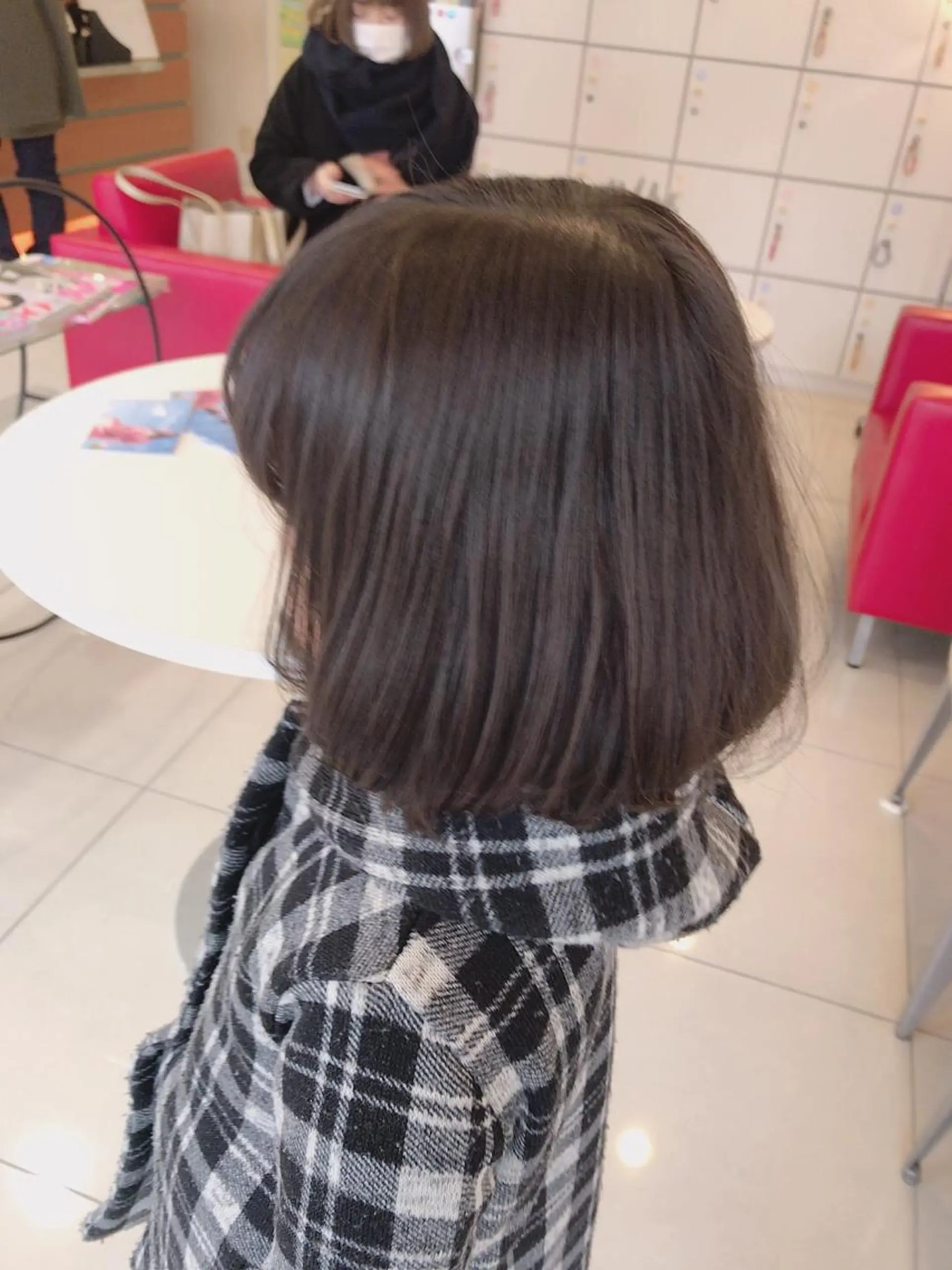 ミディアム 西 めぐみのヘアスタイル