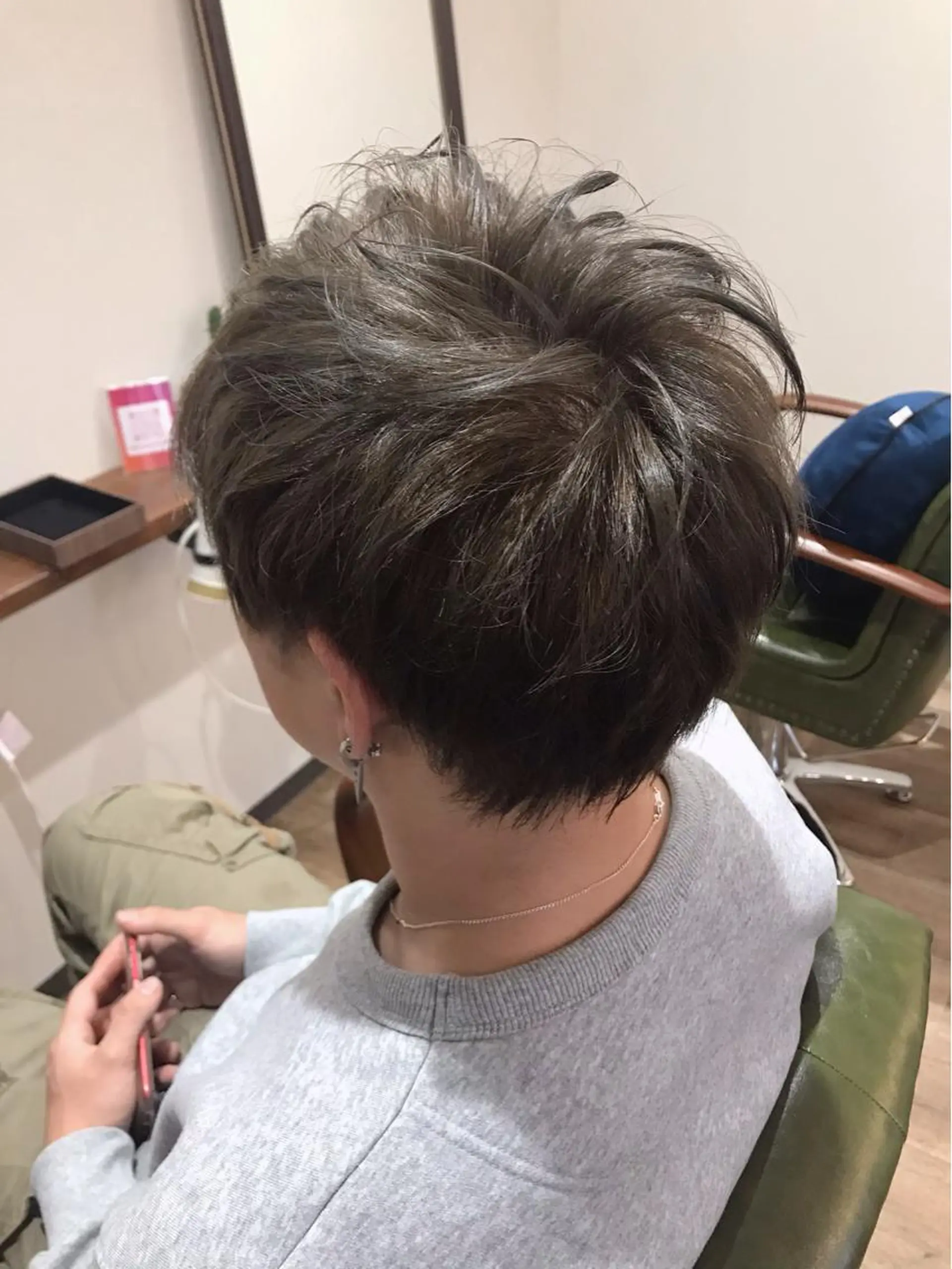 ショート カラー メンズ メンズブリーチ ブリーチ グレージュ ブリーチなしカラー カット ヘアカラー トリートメント Rug Relief所属・Rug Relief 吉田のヘアスタイル