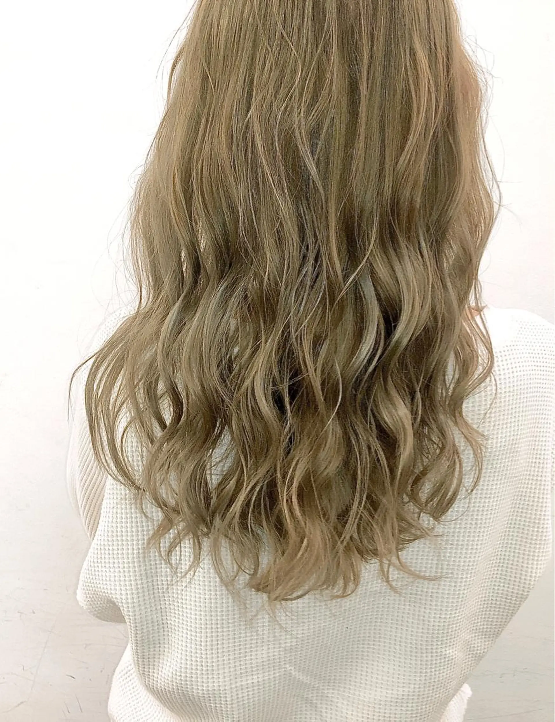 セミロング カラー ベージュカラー ミルクティーベージュ ヘアカラー トリートメント メンズ レイヤー ウルフ 弓木啓輔のヘアスタイル