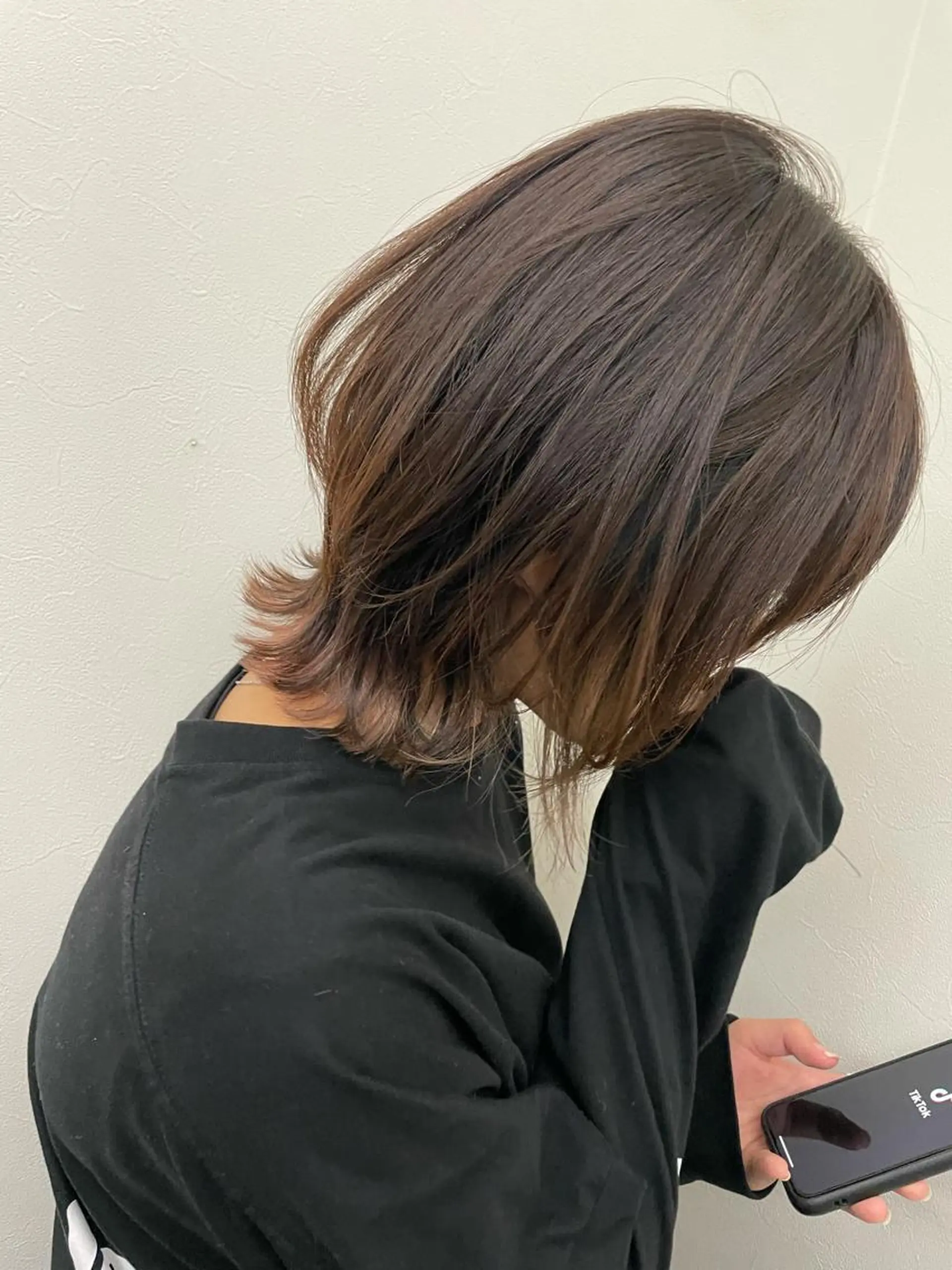 ミディアム レイヤーカット ウルフカット ウルフレイヤー TotalBeautysalonCURE所属・CURE 朱梨のネイルデザイン