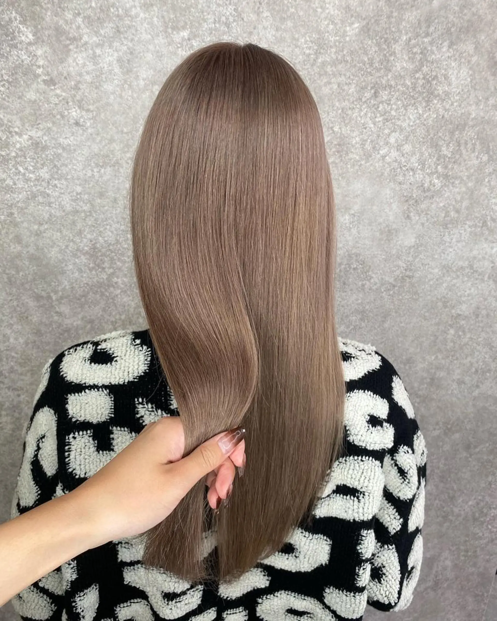 ロング カラー ベージュカラー ハイトーンカラー ミルクティーベージュ 髪質改善 UNDER vr 【アンダーバー】のヘアスタイル