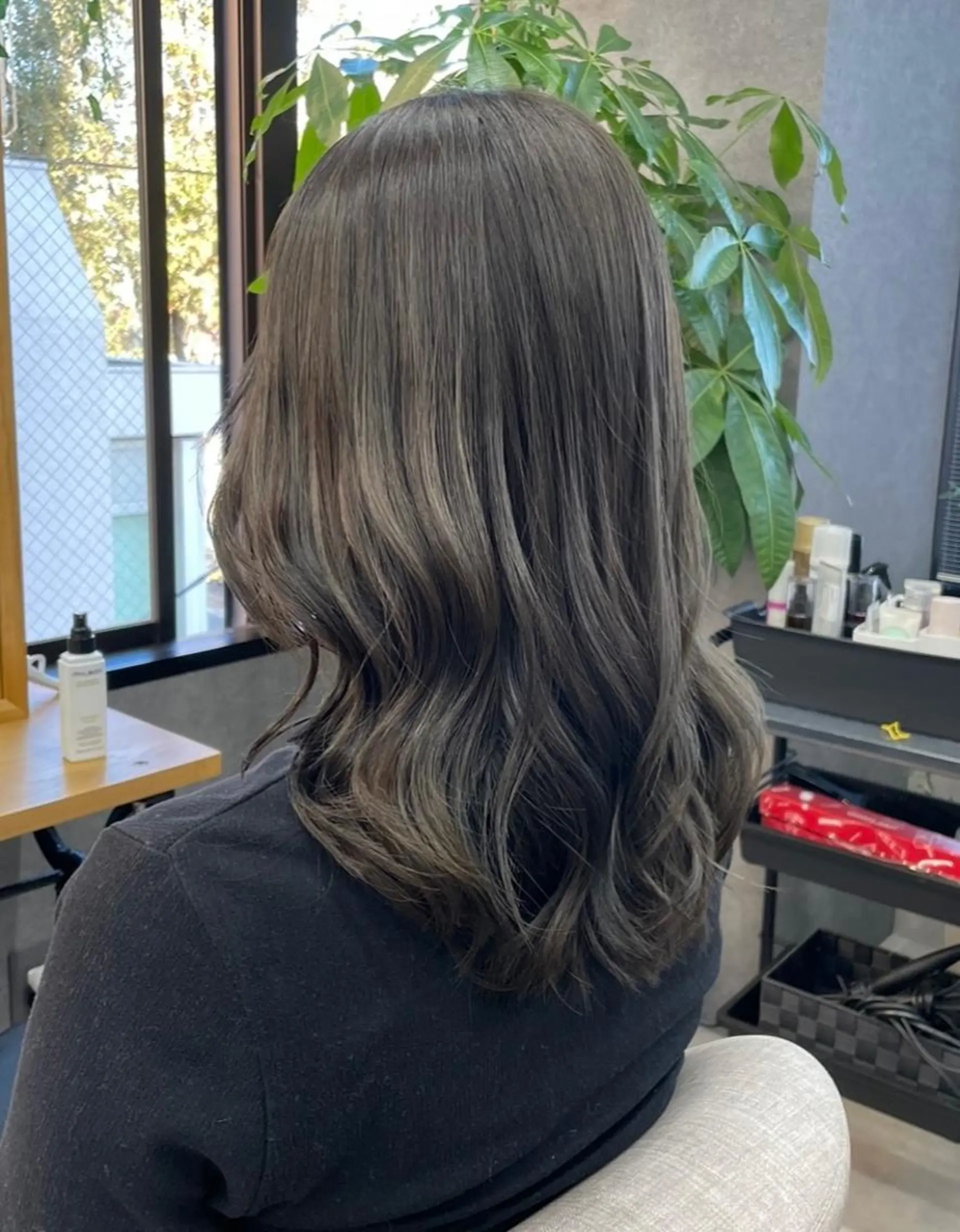 セミロング カラー FRAME spa&hair room博多店【フレーム】所属・髪質改善｜顔周り｜博 多｜川上智也のヘアスタイル