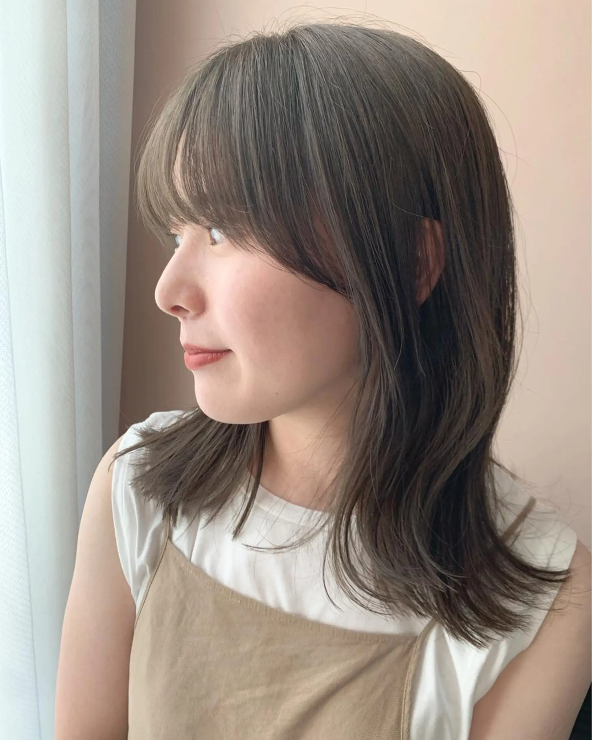 セミロング カラー ベージュカラー ブリーチ ケアカラー ブリーチなしカラー オリーブベージュ カット ヘアカラー トリートメント hub hair レイヤー/透明感のヘアスタイル