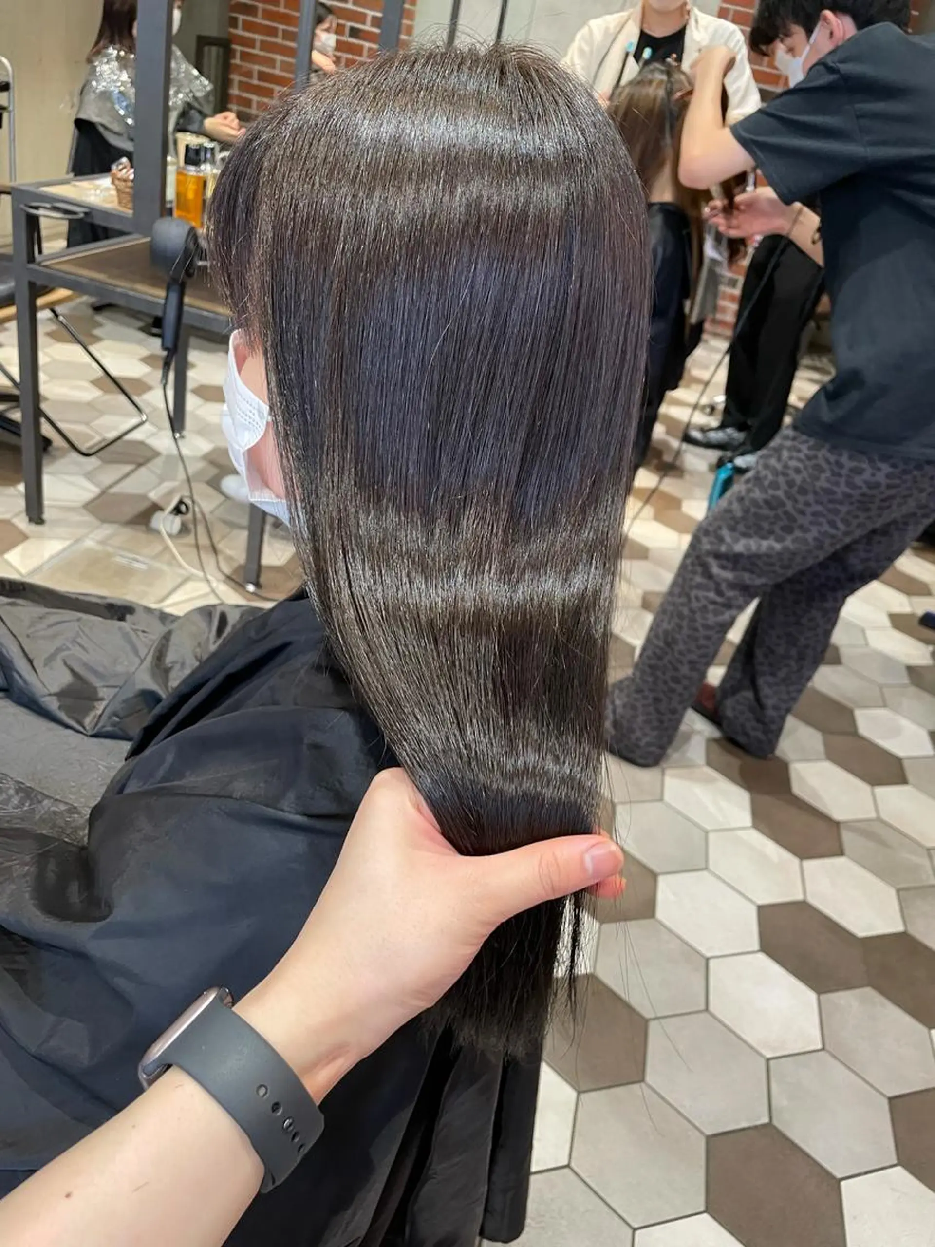 セミロング 髪質改善、縮毛矯正 酸性縮毛矯正のヘアスタイル