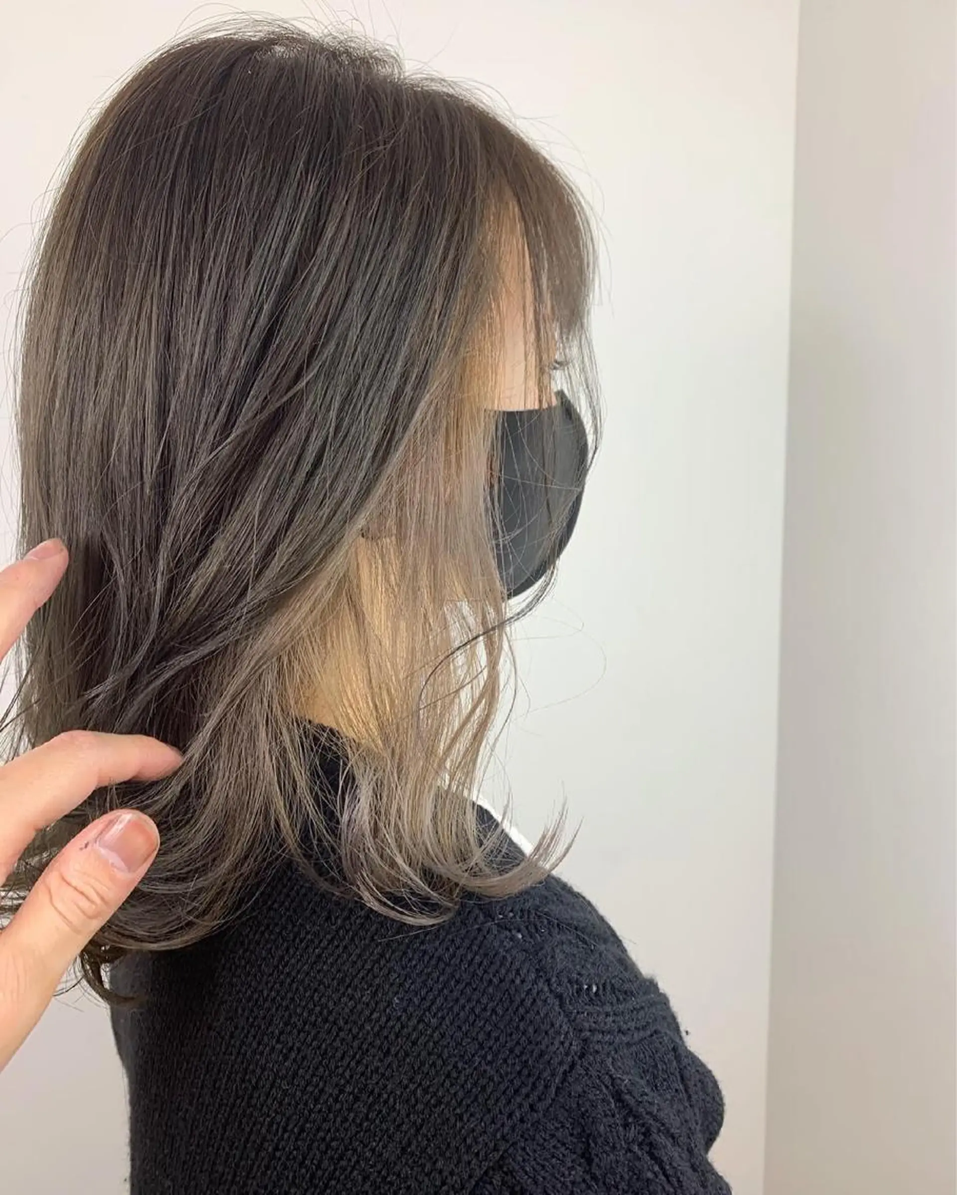 ミディアム カラー ベージュカラー ブリーチ シルバー シルバーベージュ SALOWIN神戸三宮店所属・【美髪を叶える】中谷 彰宏（アキ)のヘアスタイル