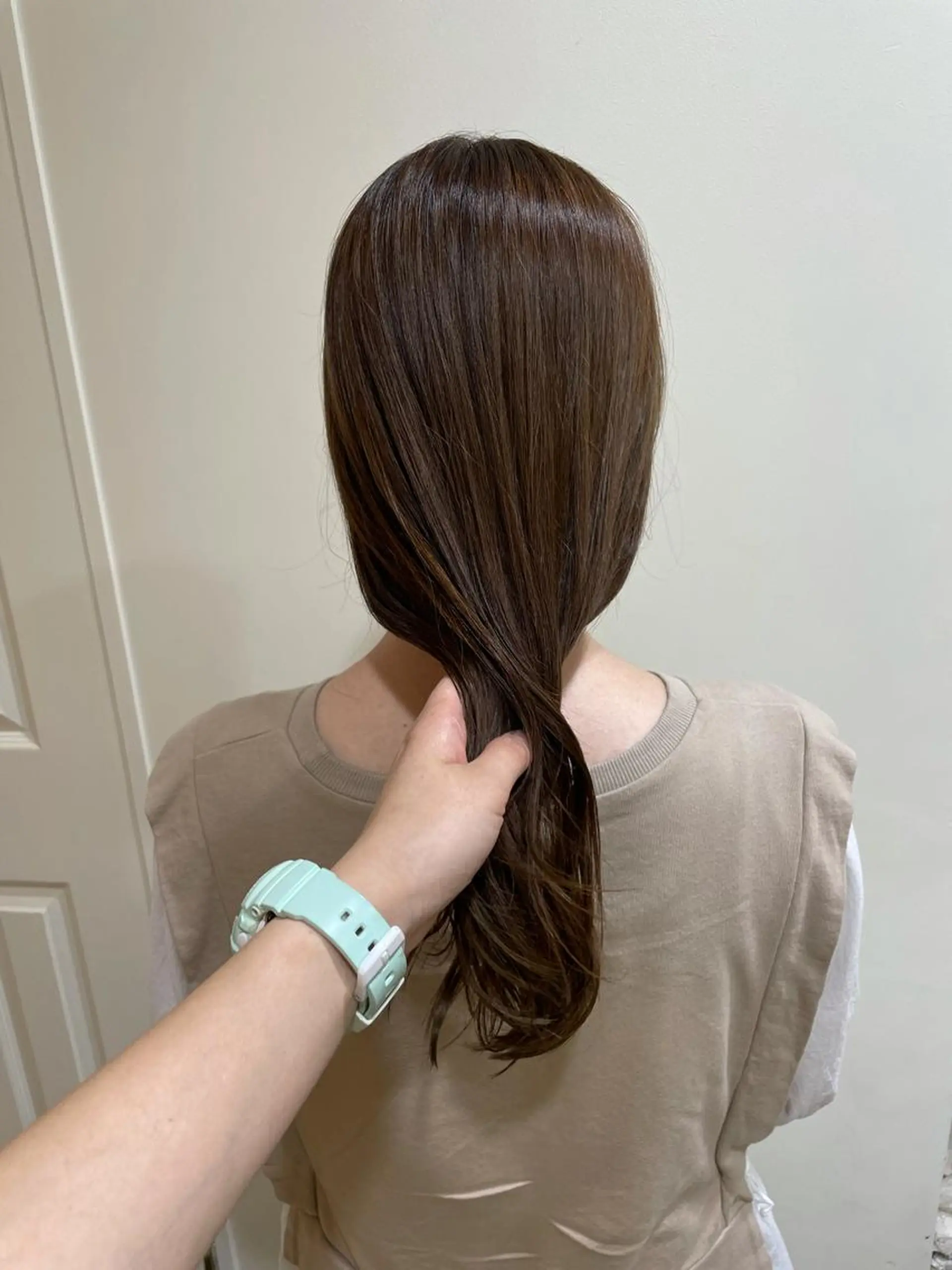 ロング カラー カット ヘアカラー トリートメント MIOベージュカラー 柔らかいカラーのヘアスタイル