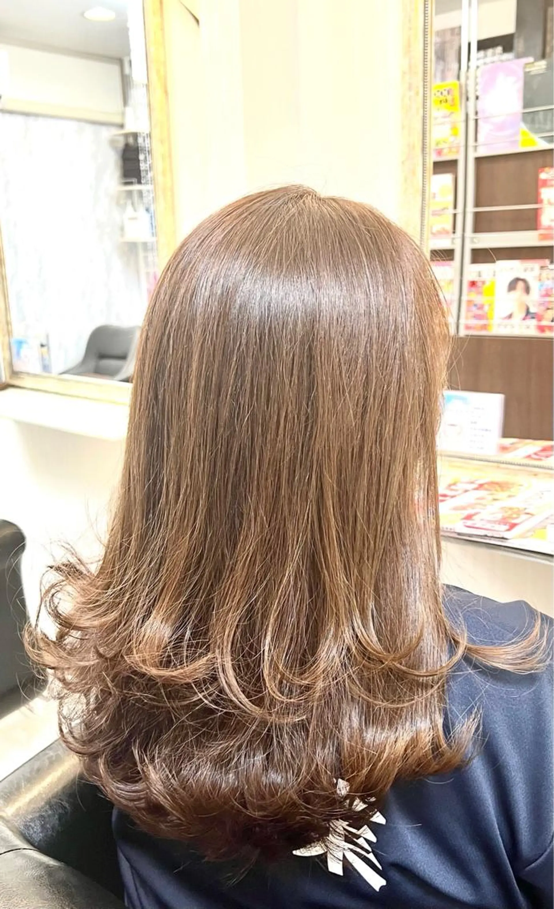 セミロング カラー ブリーチ ブリーチなしカラー KEN 🌟のヘアスタイル