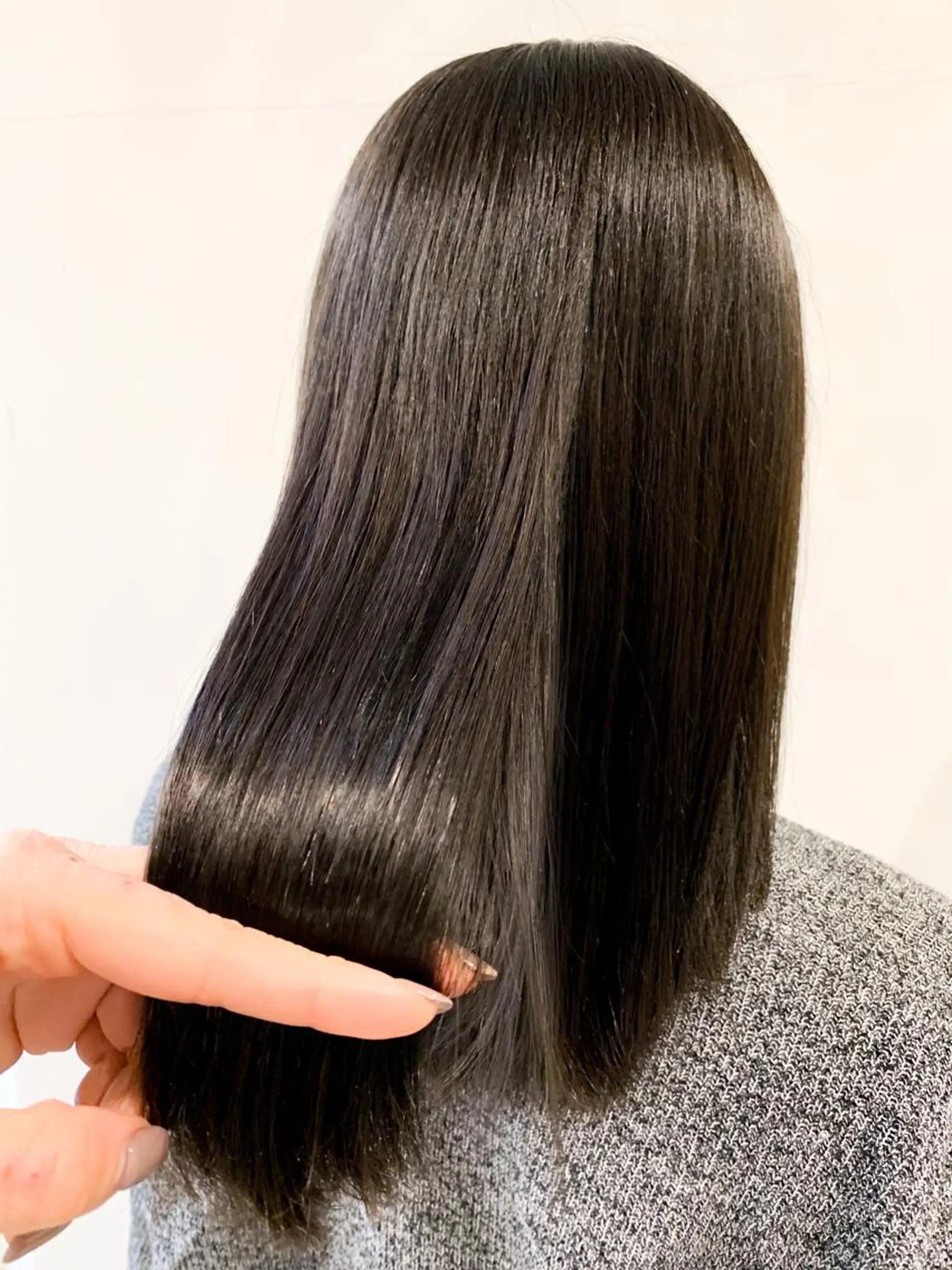 セミロング パーマ セミロングパーマ ハイライト 髪質改善 縮毛矯正 トリートメント ブリーチなしカラー 🌿‬脇黒丸 彩のヘアスタイル