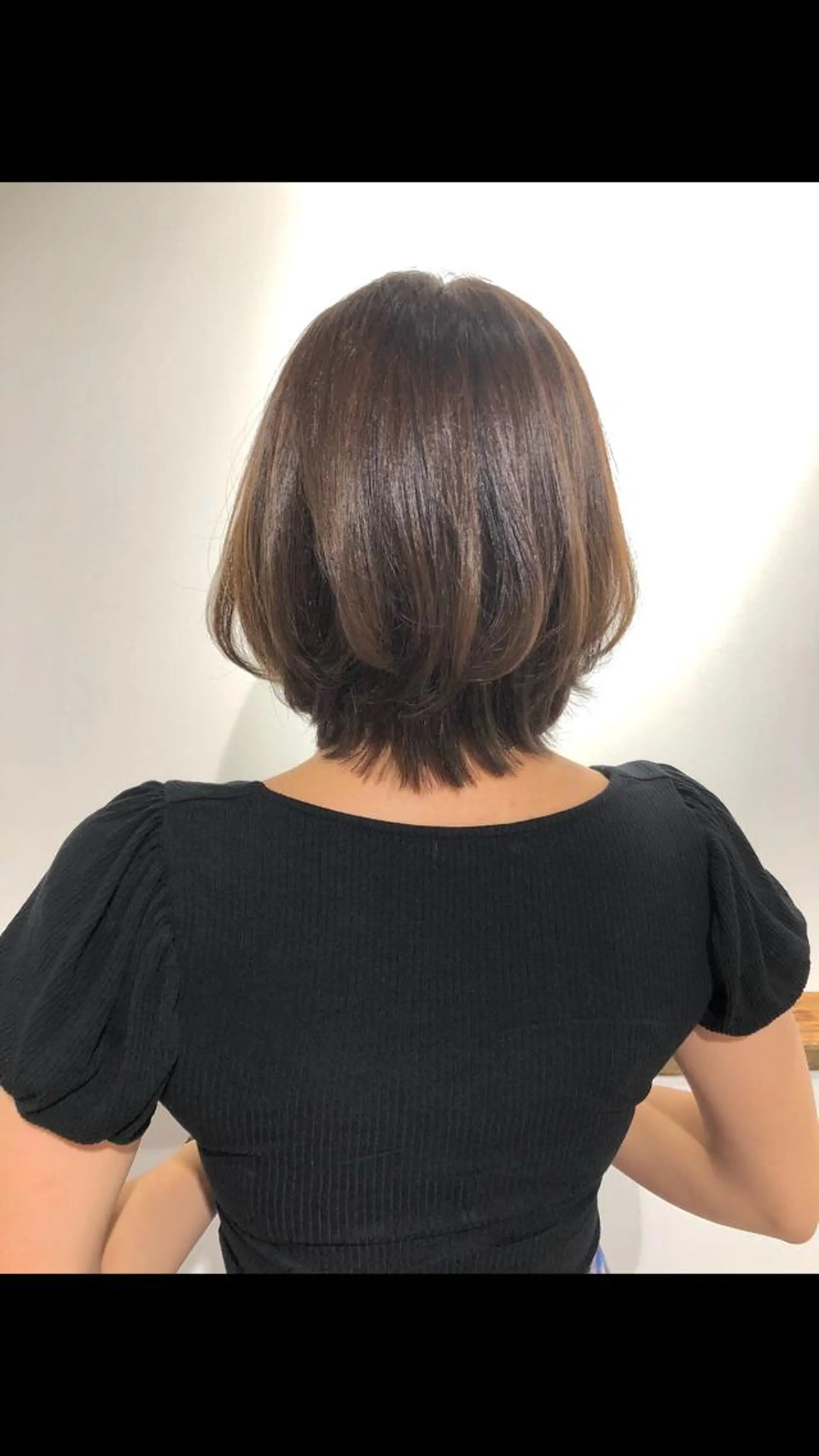 ショート カラー FOLK所属・白髪ぼかしハイライト バレイヤージュヤマトのヘアスタイル