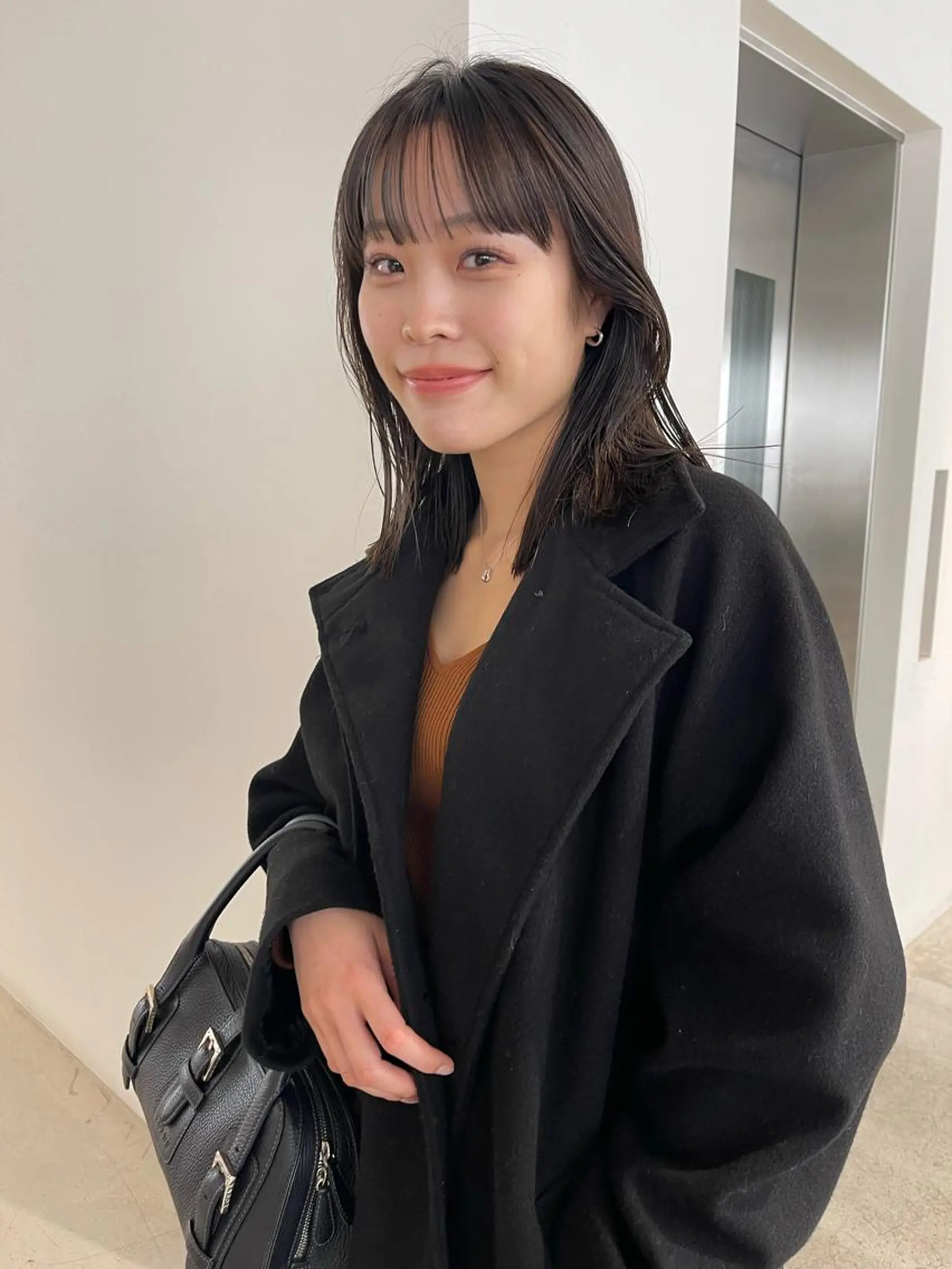 セミロング oma　袮次金 鈴香のヘアスタイル