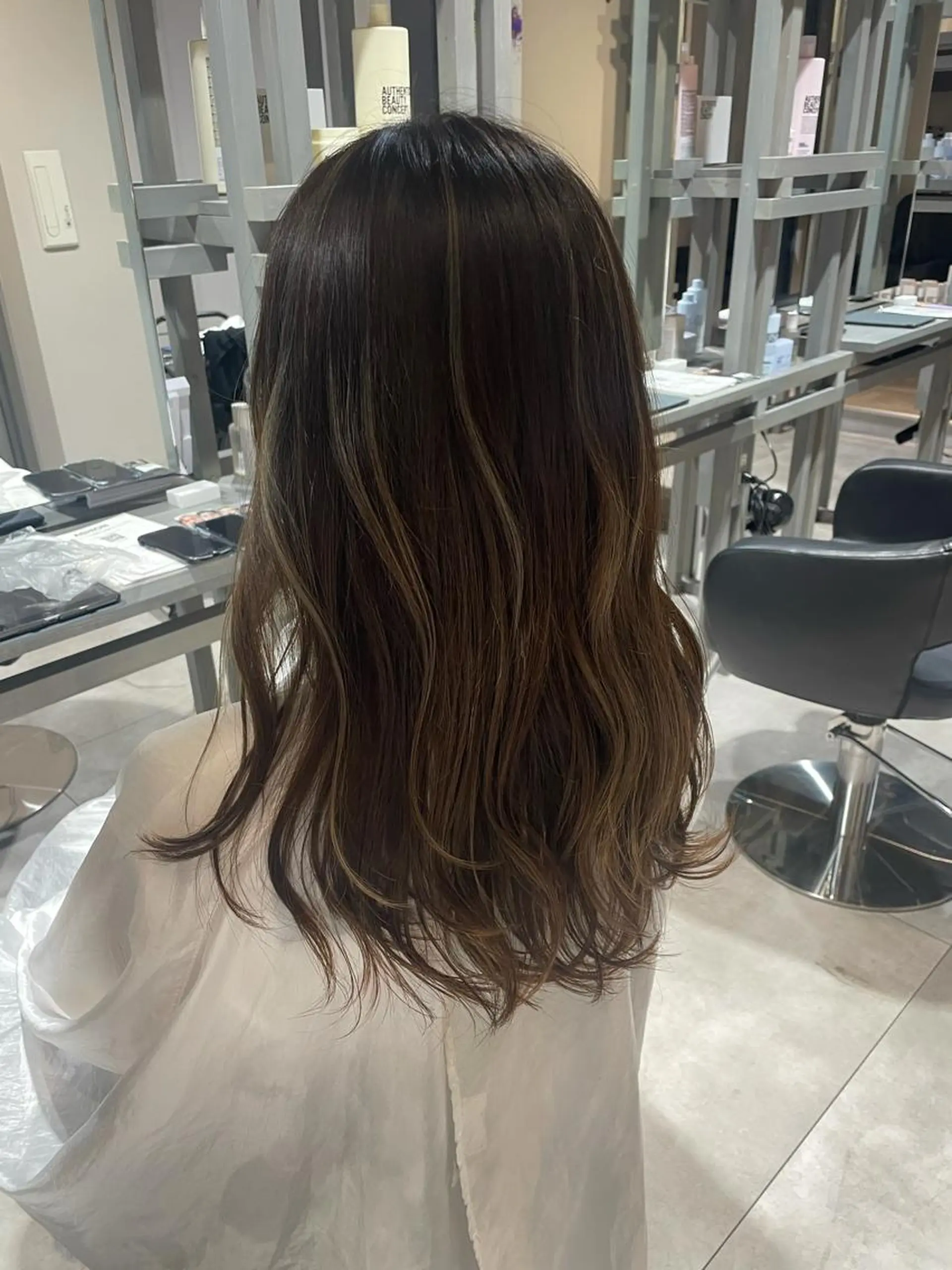 ミディアム カラー ハイライトカラー ハイライト ブリーチ👩‍🦳/ ‪✂︎MANAMIのヘアスタイル