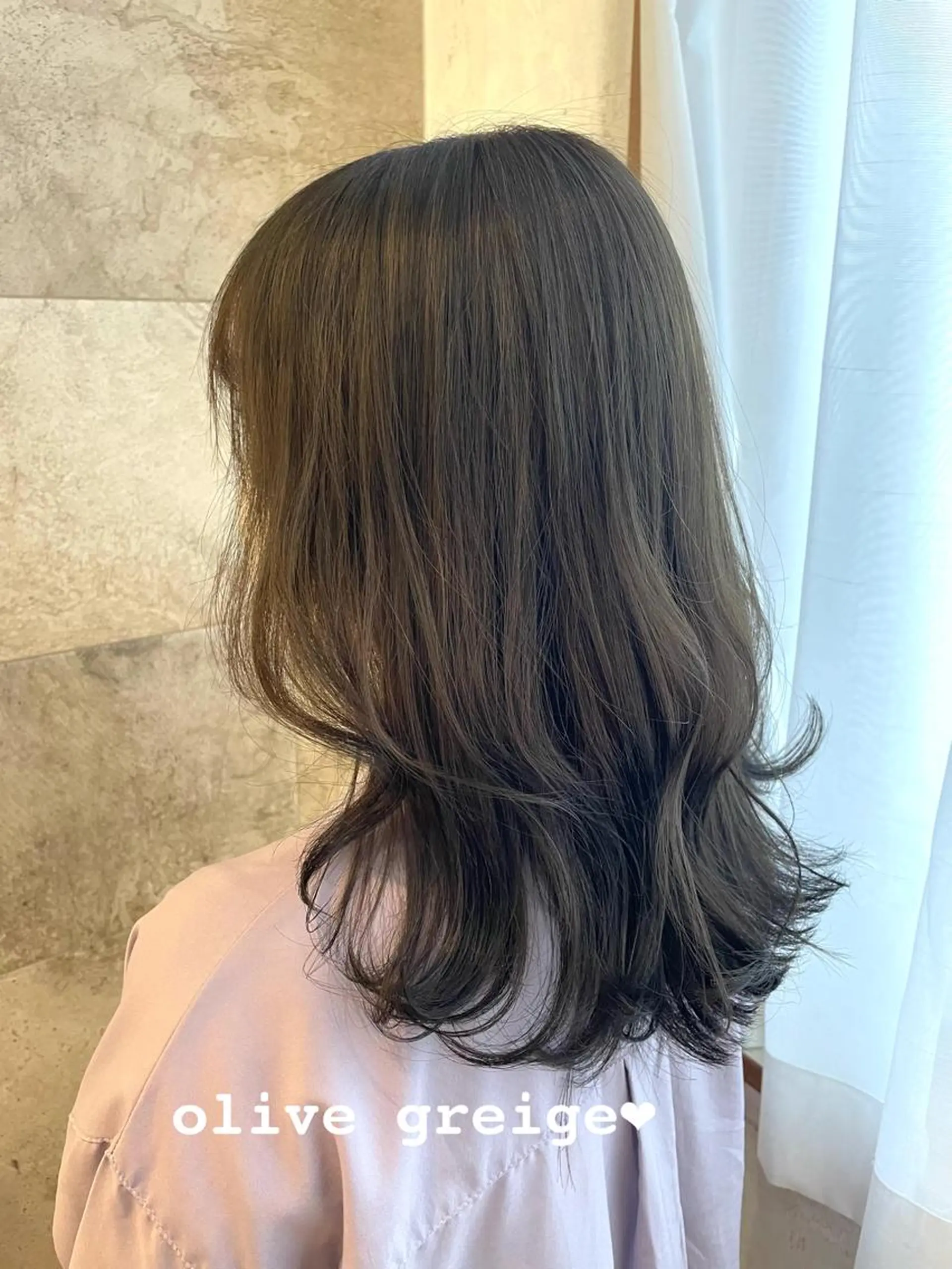 ミディアム カット ヘアカラー トリートメント Kanami/韓国風 /艶カラーのヘアスタイル