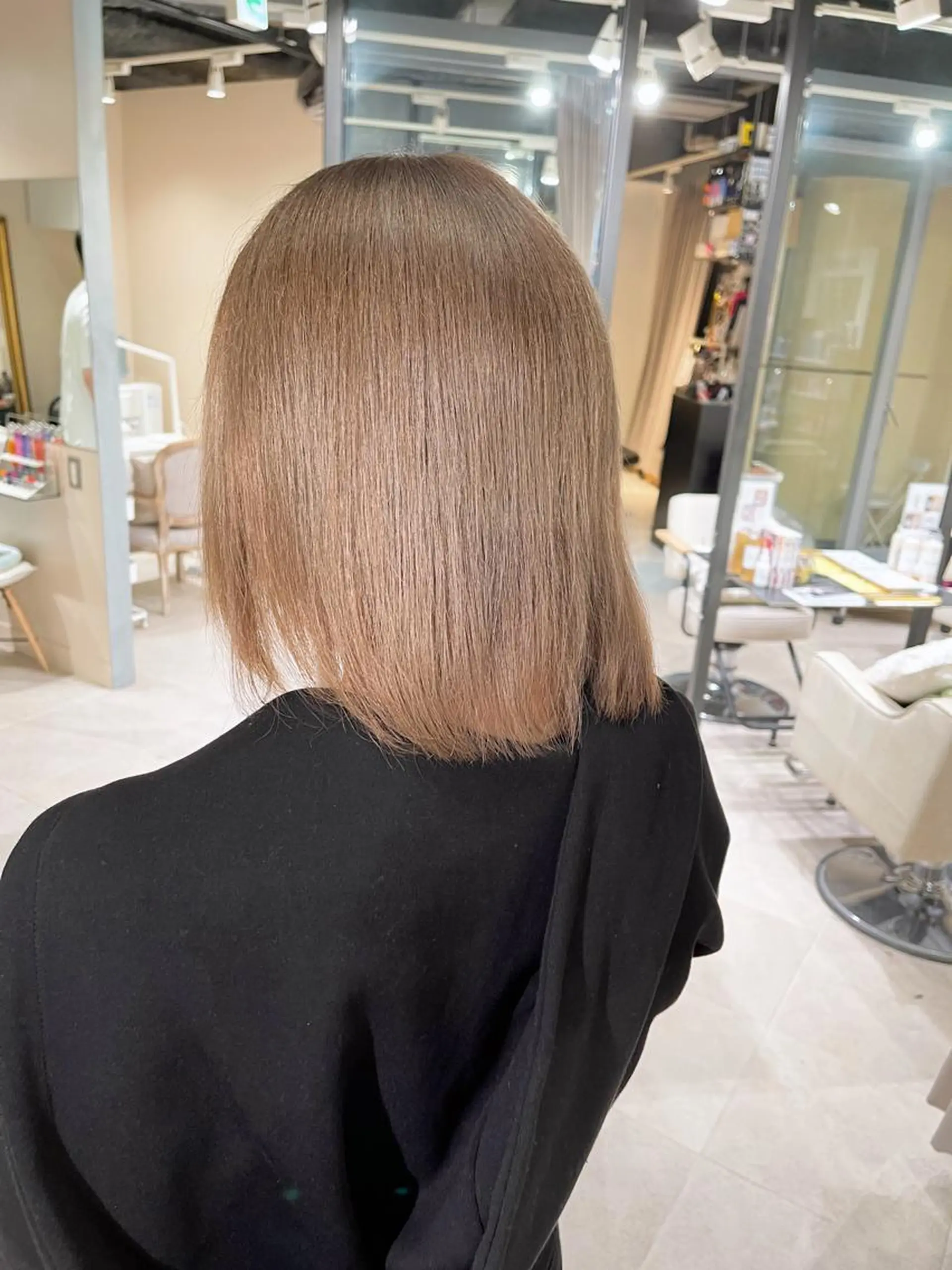 ショート カラー シールエクステ ブリーチ ケアブリーチ デザインカラー ハイトーンカラー ヘアカラー ムラ修正、複雑履歴 治すサロン🤍アミルのヘアスタイル